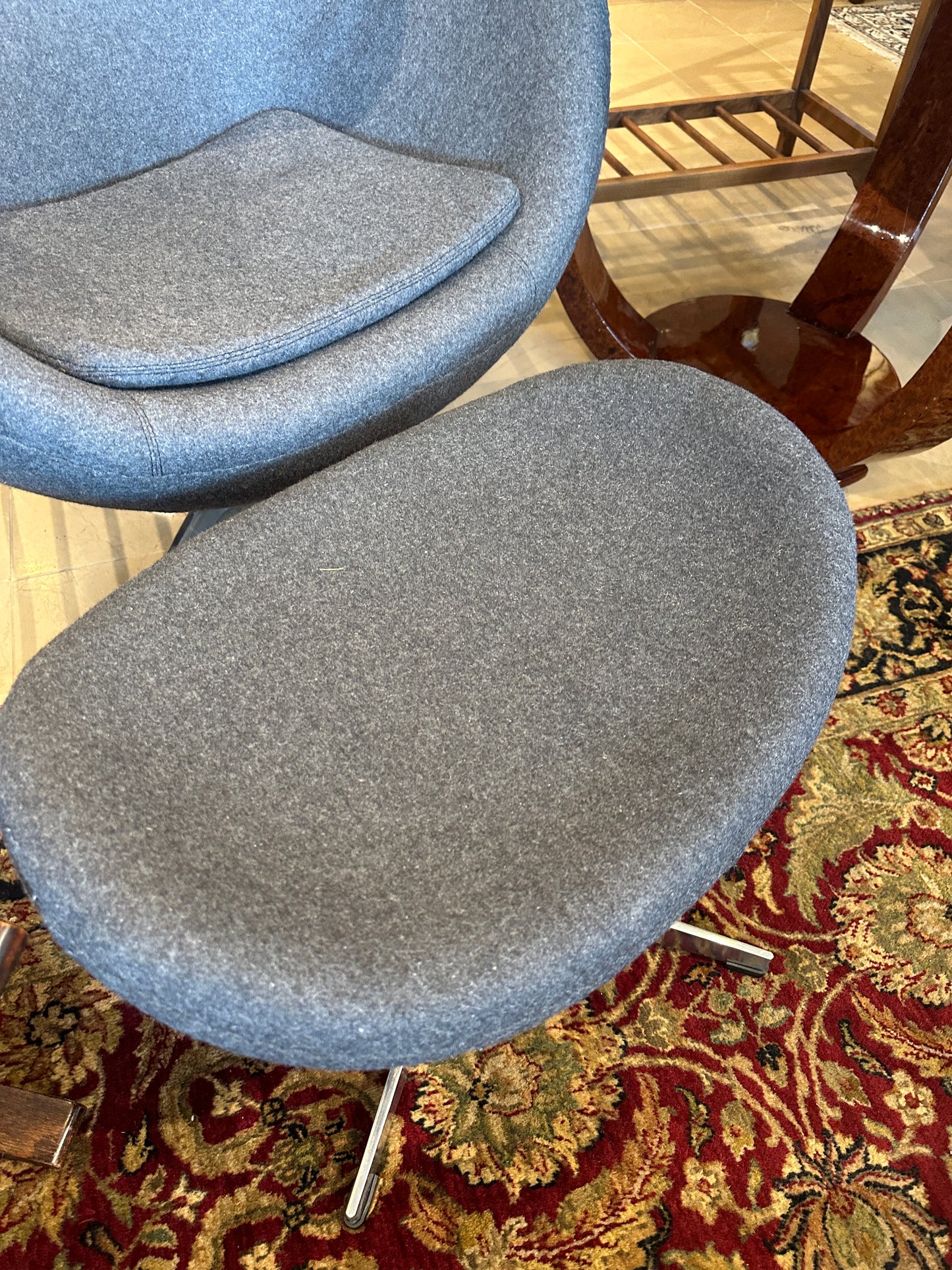 Egg Chair with Ottoman in Wool, after Fritz Hansen (0NT00C, 0NT00B) (Two Available)