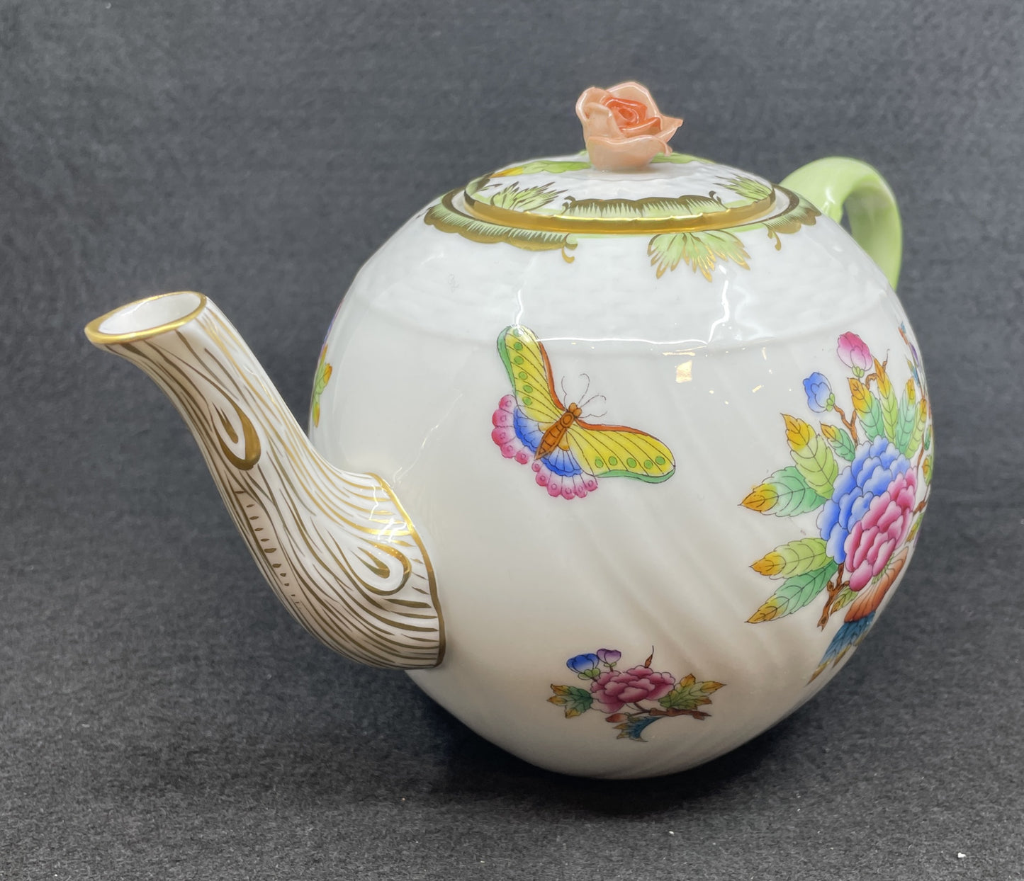 Herend Queen Victoria Teapot (0OQ00V)