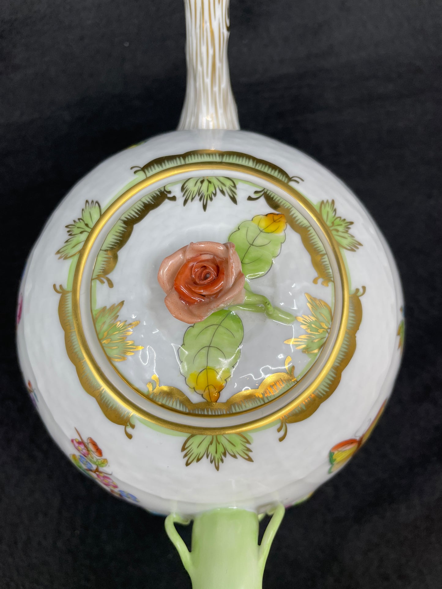 Herend Queen Victoria Teapot (0OQ00V)
