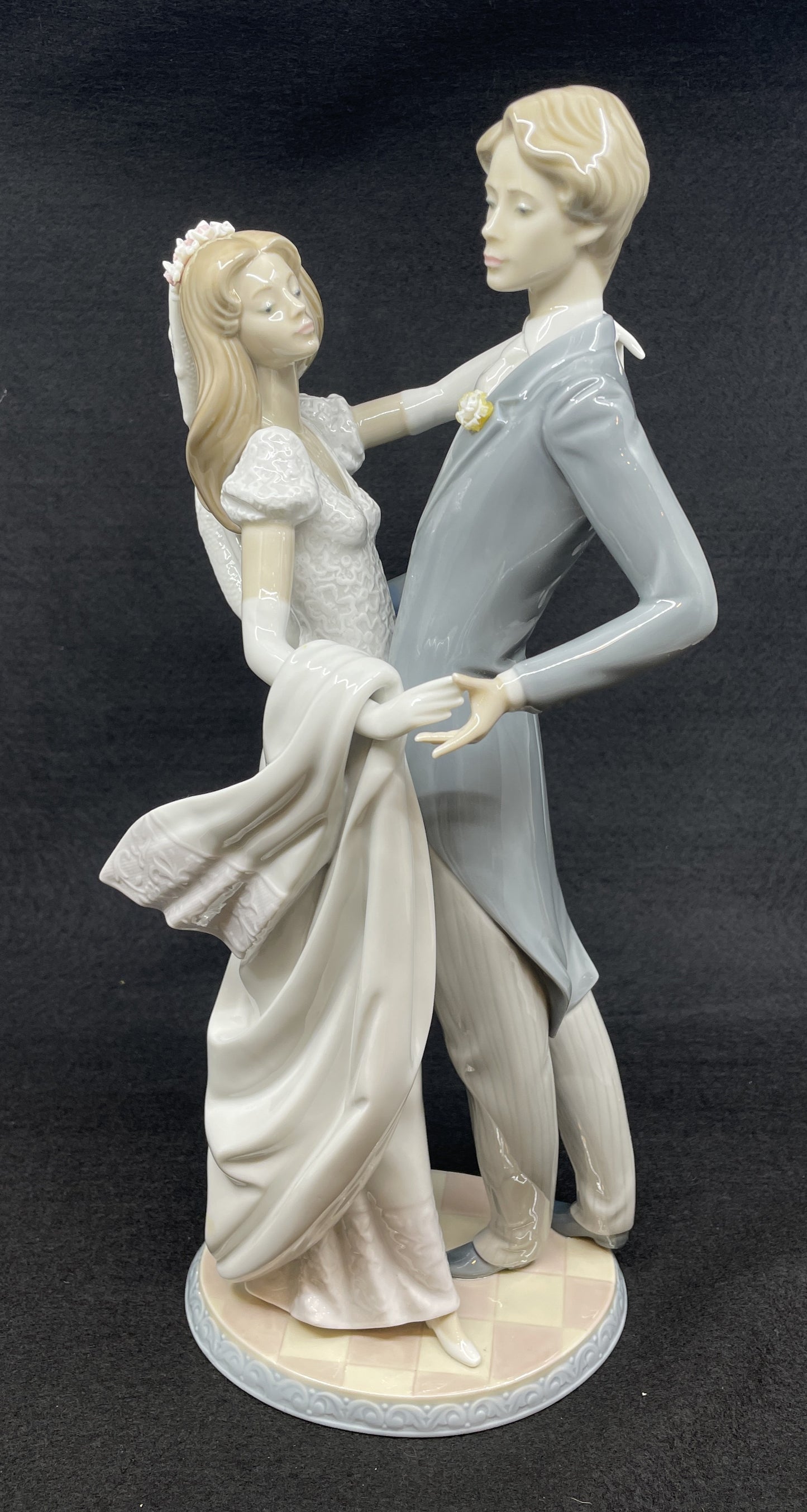 Lladro "I Love You Truly" #1528 NO BOX AS IS (0GU003)