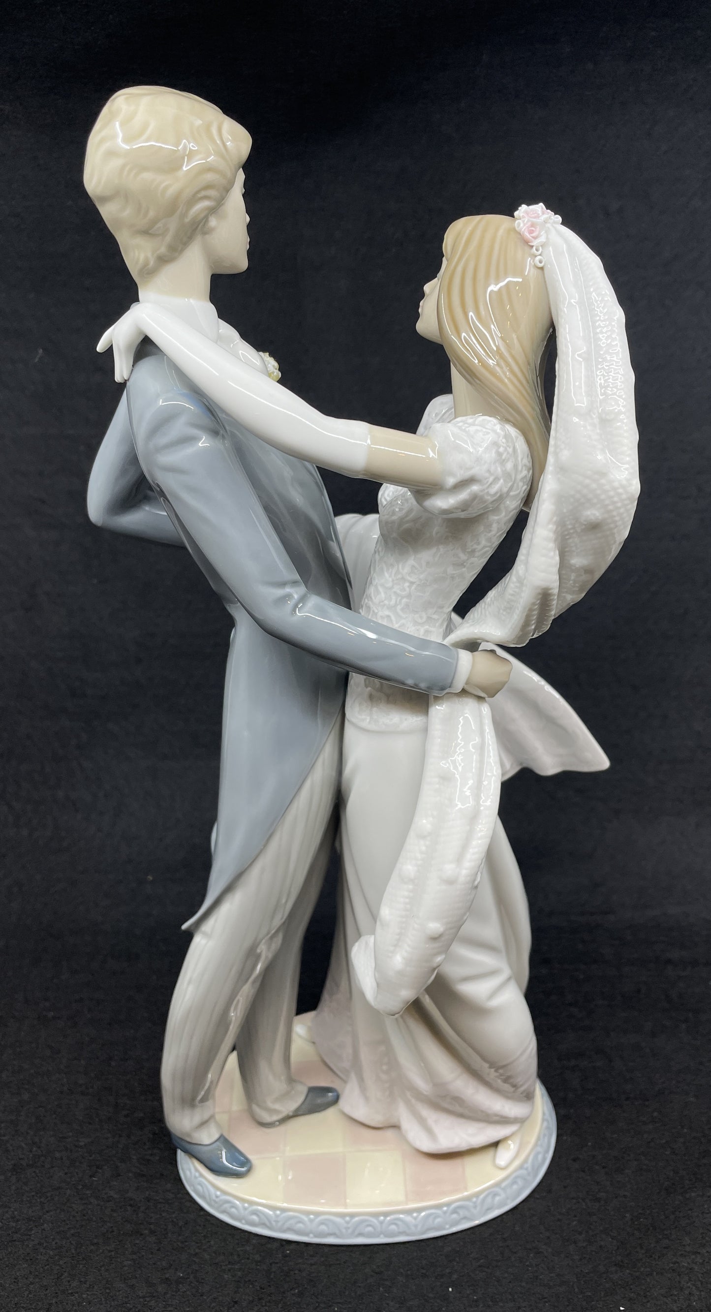 Lladro "I Love You Truly" #1528 NO BOX AS IS (0GU003)