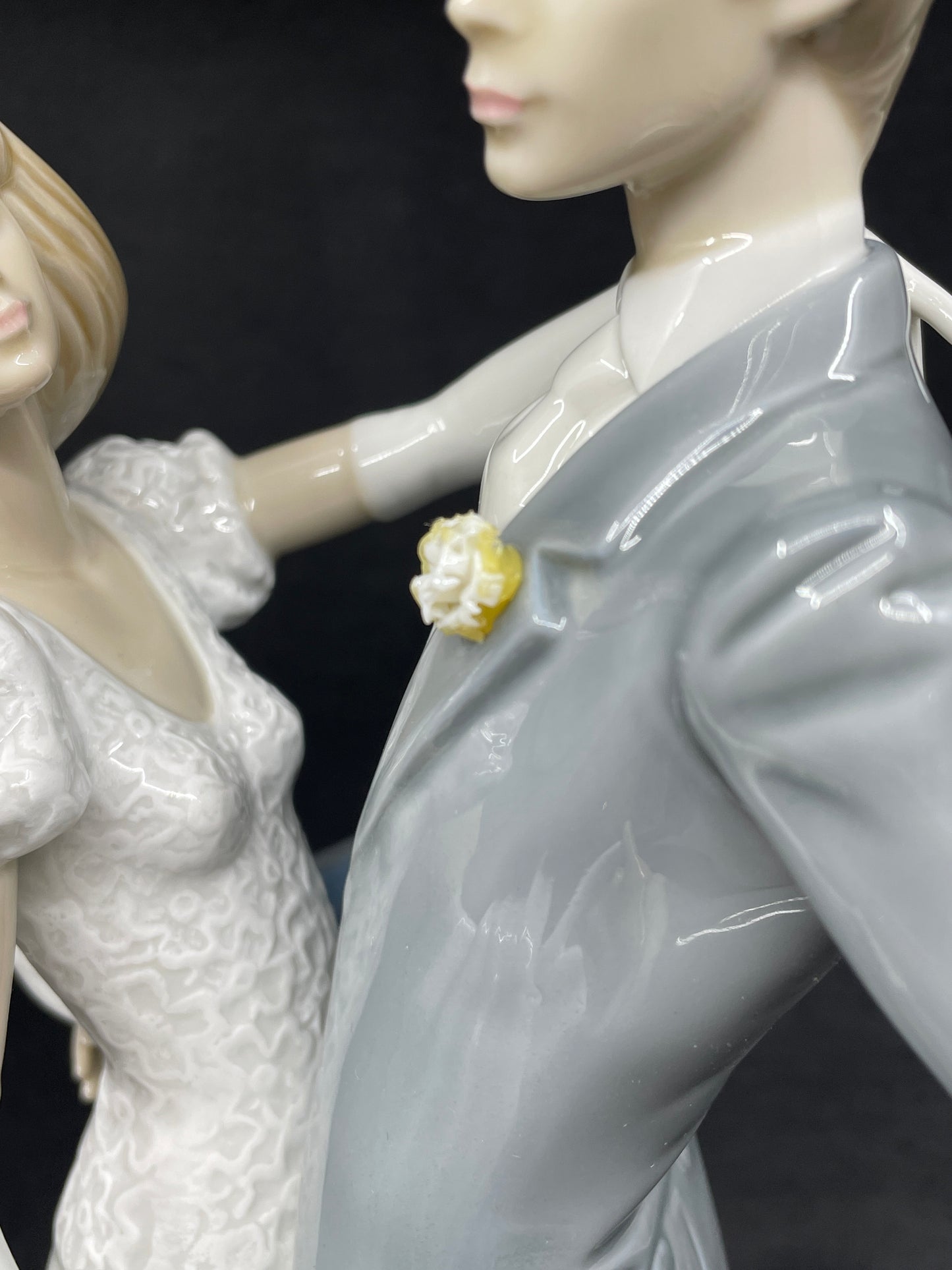Lladro "I Love You Truly" #1528 NO BOX AS IS (0GU003)