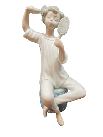 Lladro Girl with Brush #1071 w box (0DE005)