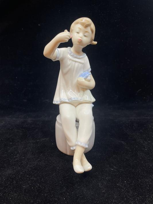 Lladro "Girl with Doll and Lipstick" w box #1083