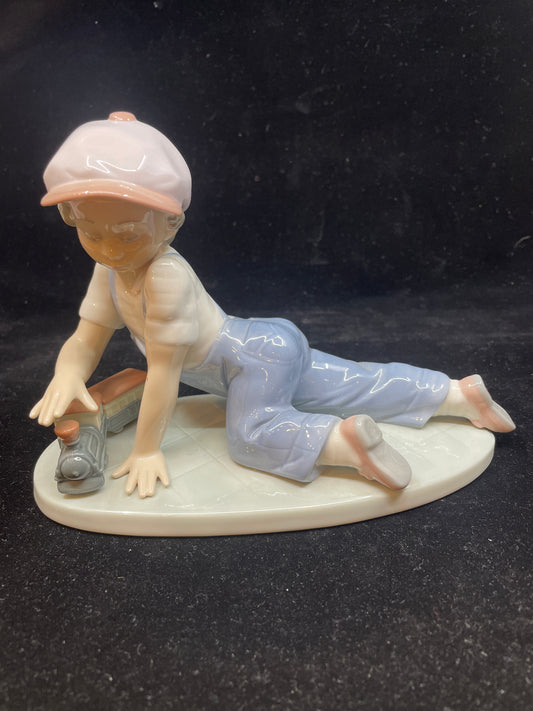 Lladro All Aboard #7619 w Box