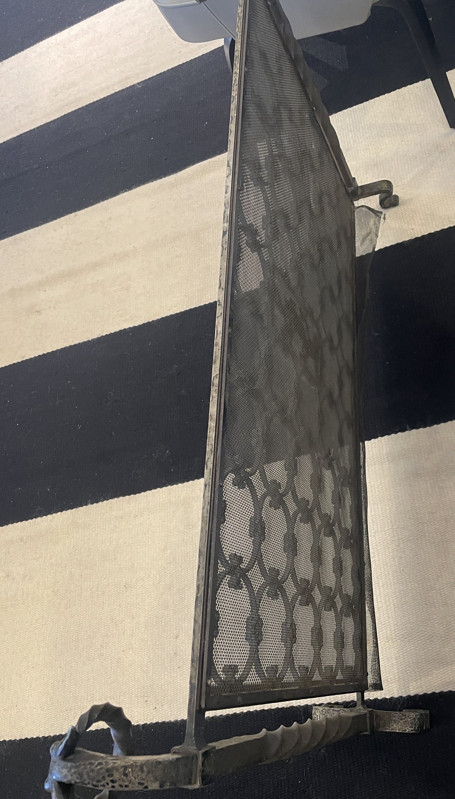 Forged Iron Figural Fireplace Spark Screen with Dragon Detail (0HP005)