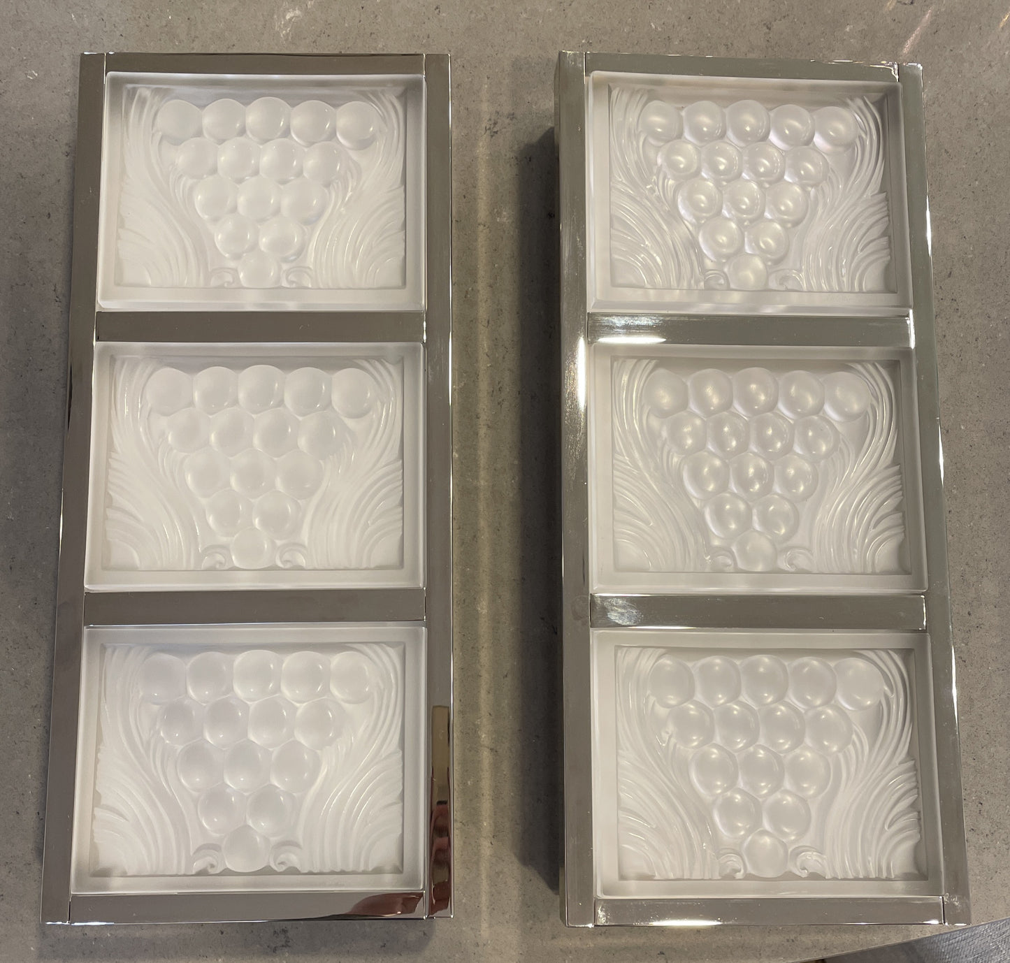 Lalique "Raisins" Art Deco Wall Sconces, a Pair (0KT007)