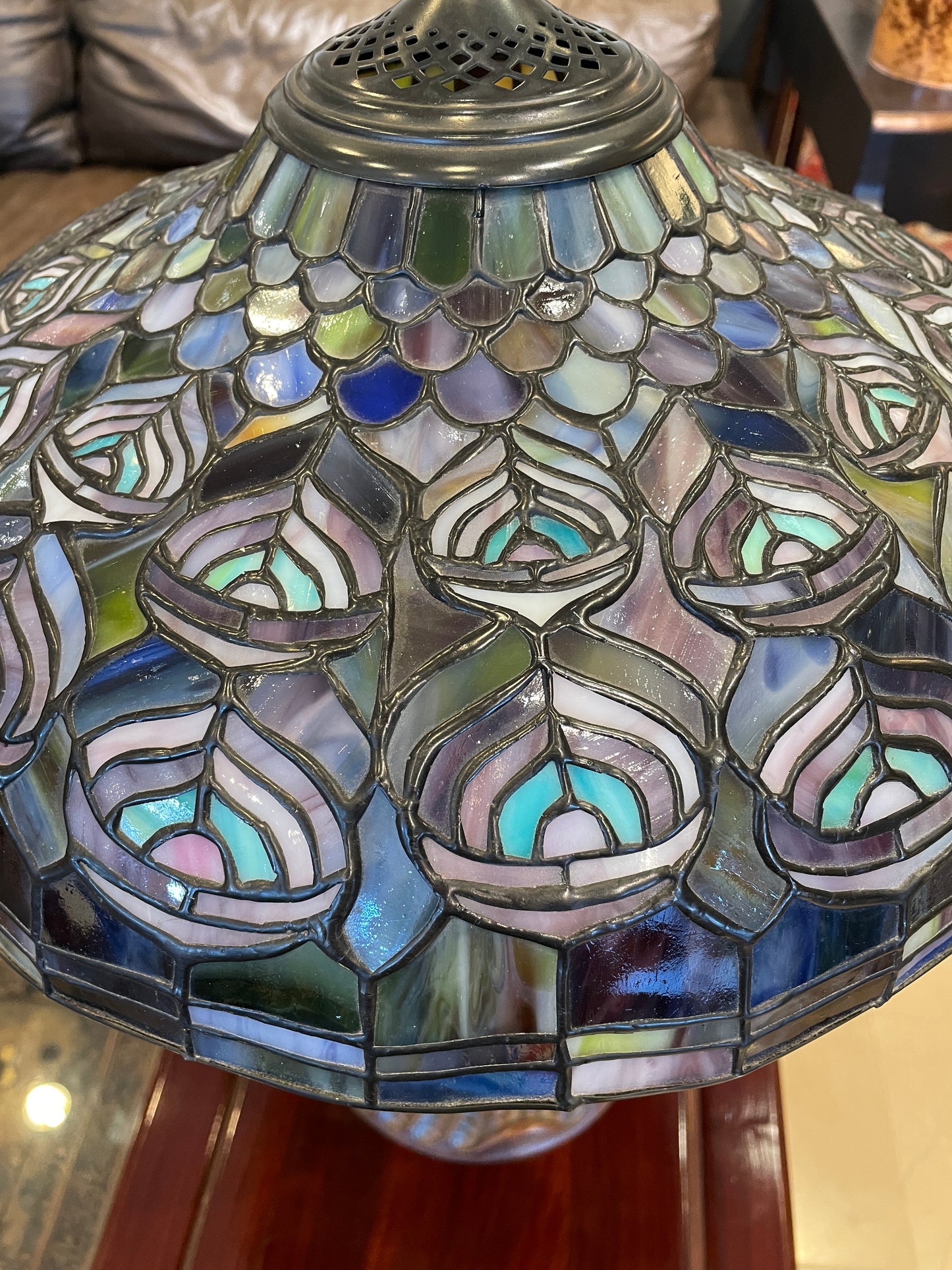 Peacock pattern slag glass lamp (01X007)