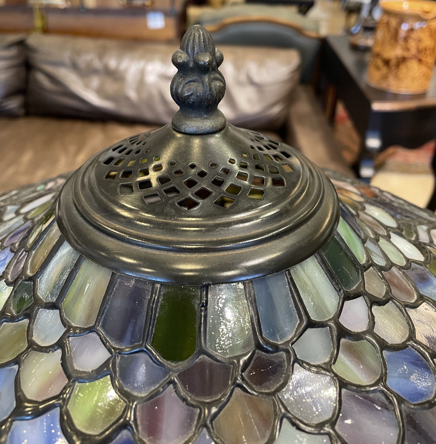 Peacock pattern slag glass lamp (01X007)