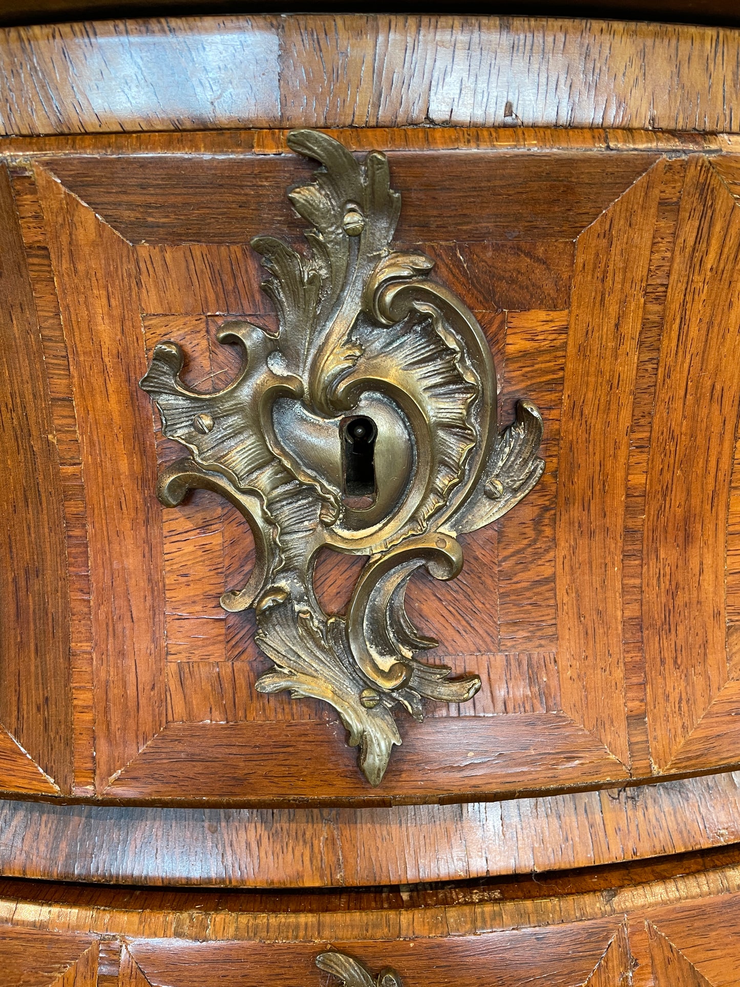 Antique Louis XV Bombe Satinwood Commode with Bronze Ormolu (05B006)
