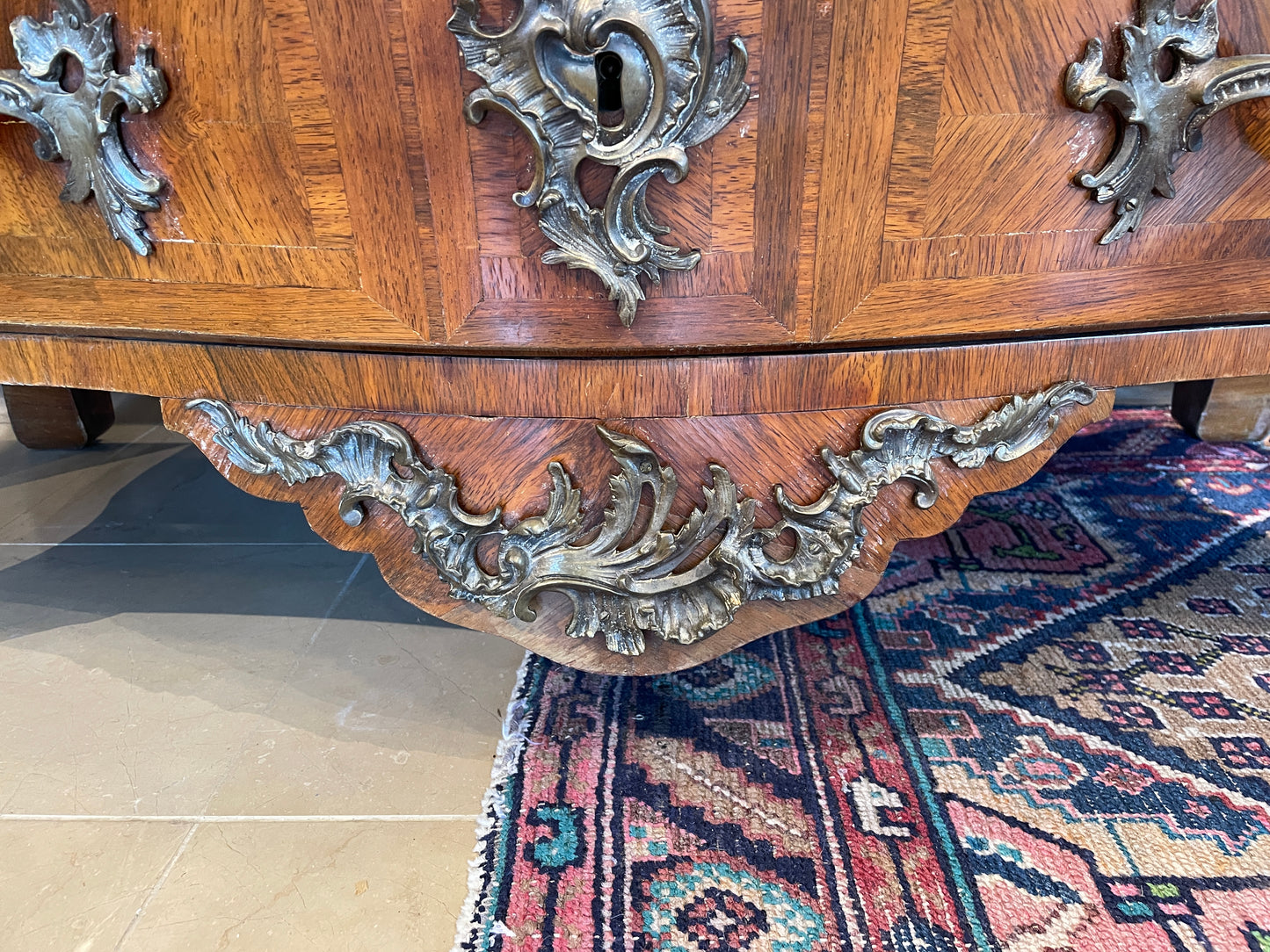 Antique Louis XV Bombe Satinwood Commode with Bronze Ormolu (05B006)