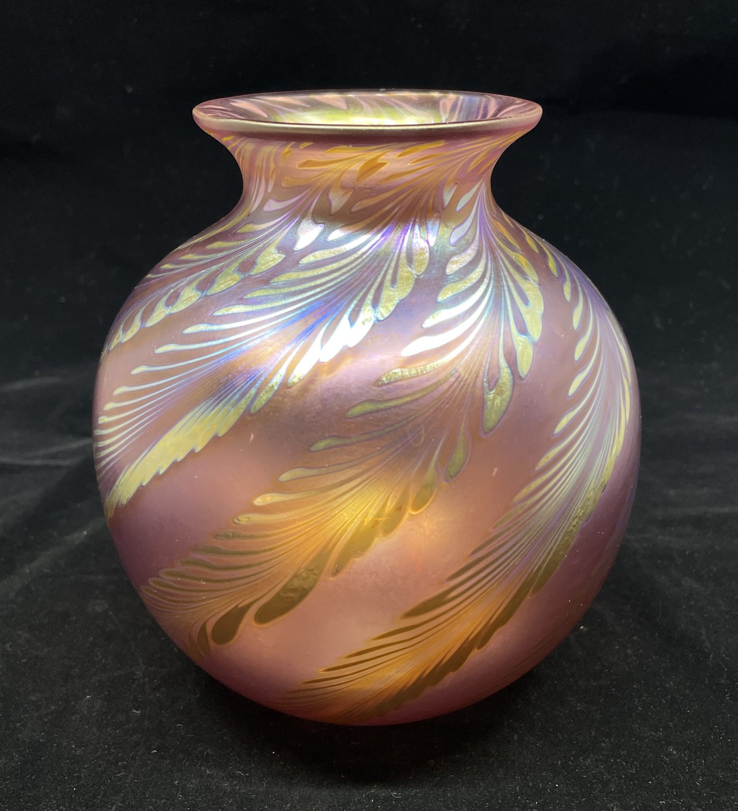 Stephen Correia Feather pull Hand Blown Vase in Rose (0I000D)