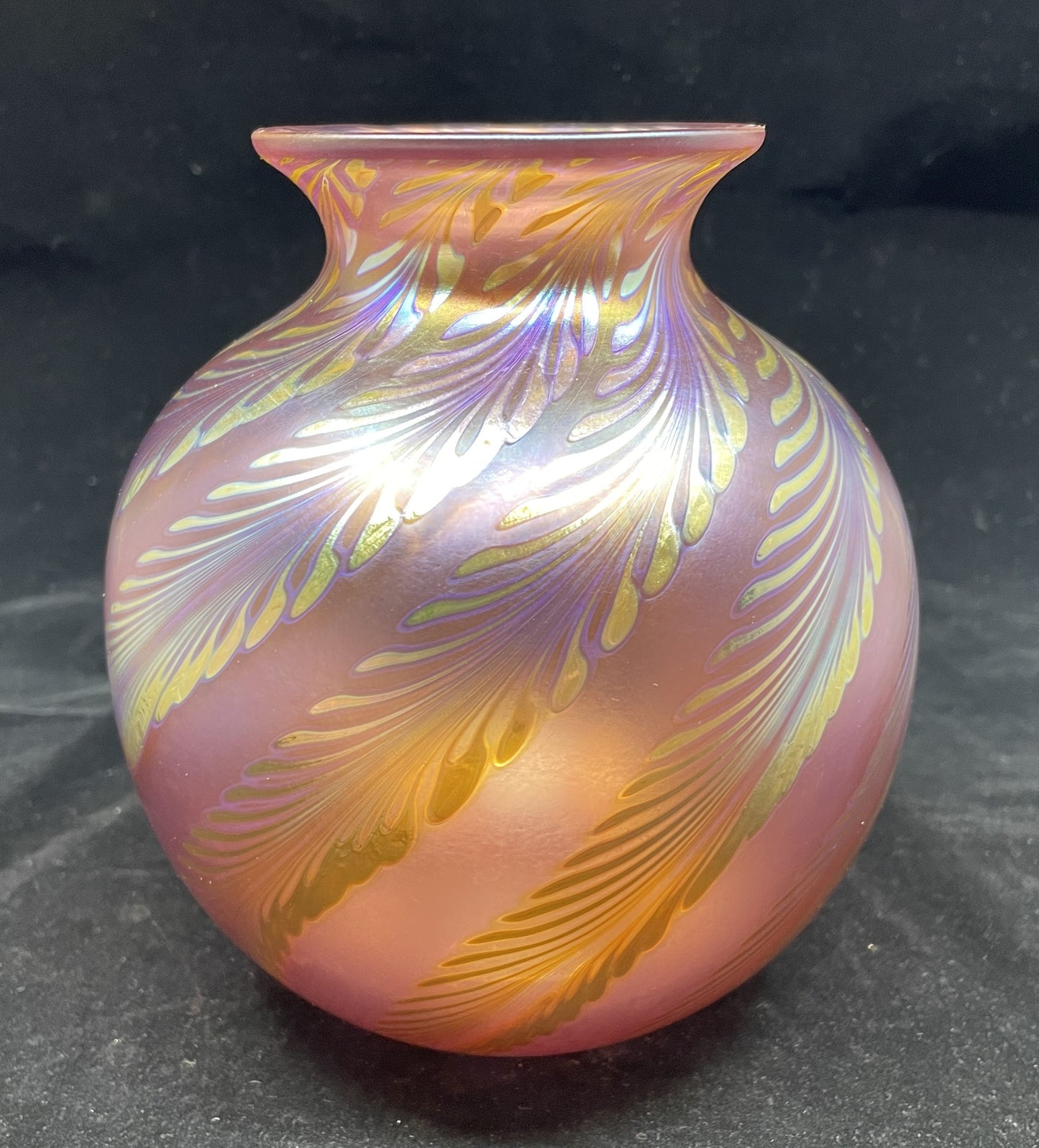 Stephen Correia Feather pull Hand Blown Vase in Rose (0I000D)