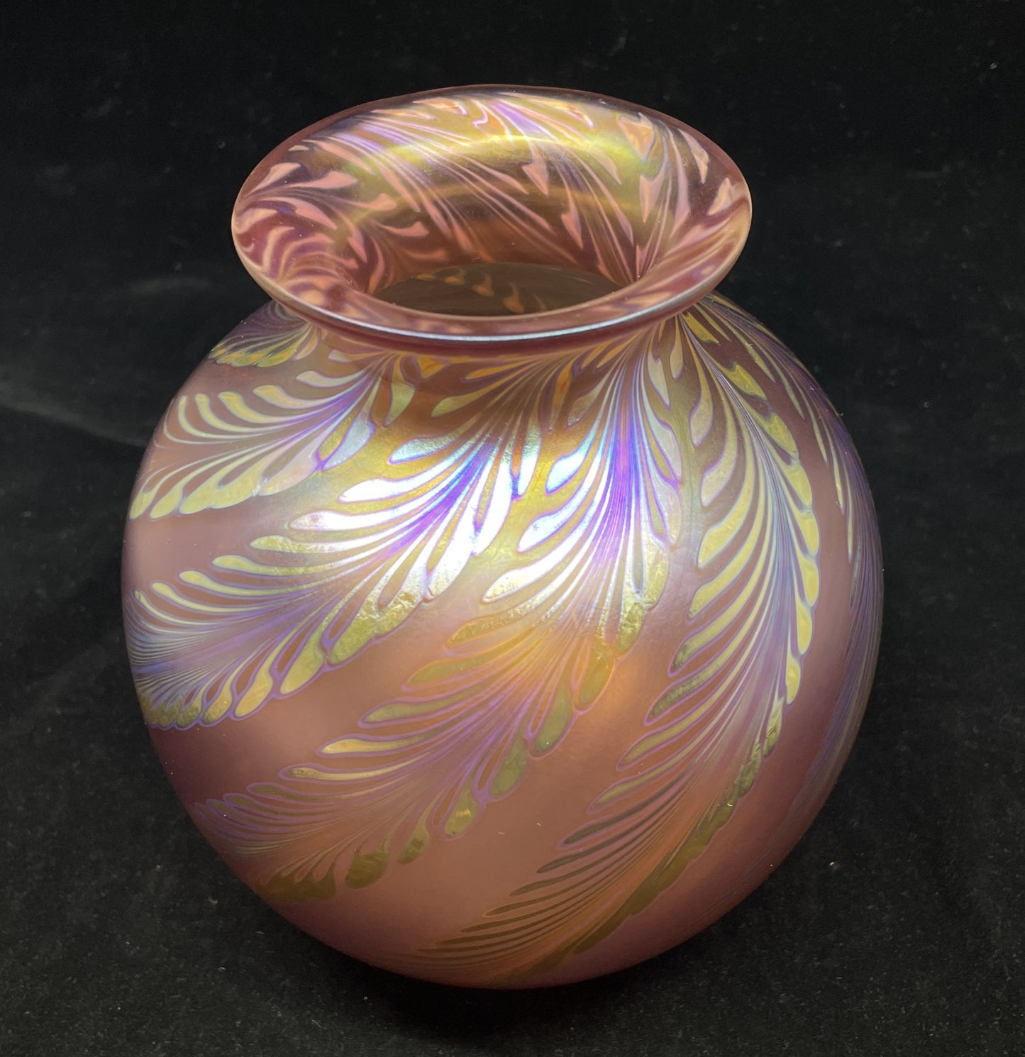 Stephen Correia Feather pull Hand Blown Vase in Rose (0I000D)