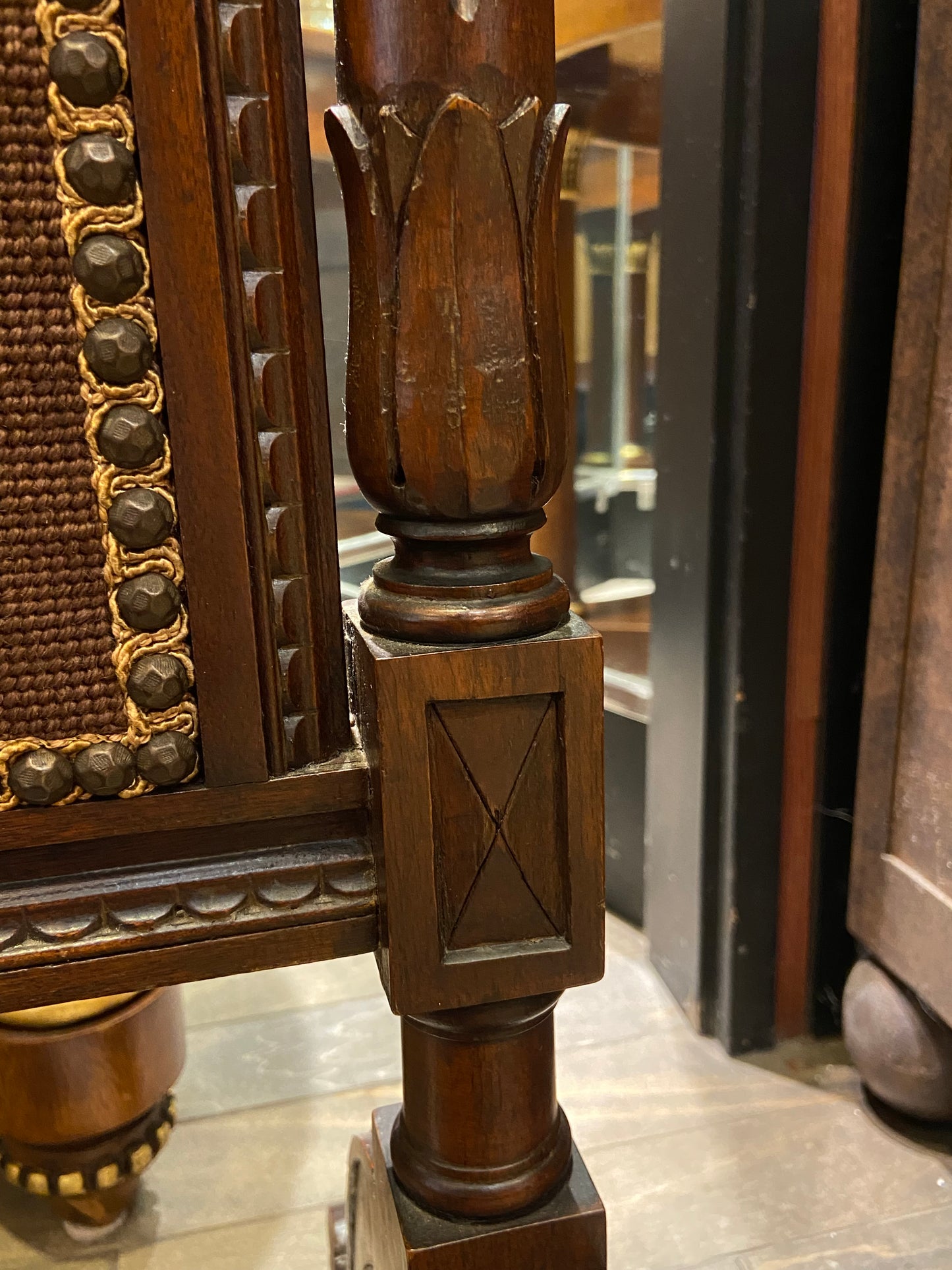 Louis XVI Needlepoint Fireplace Screen (HKDWFP)