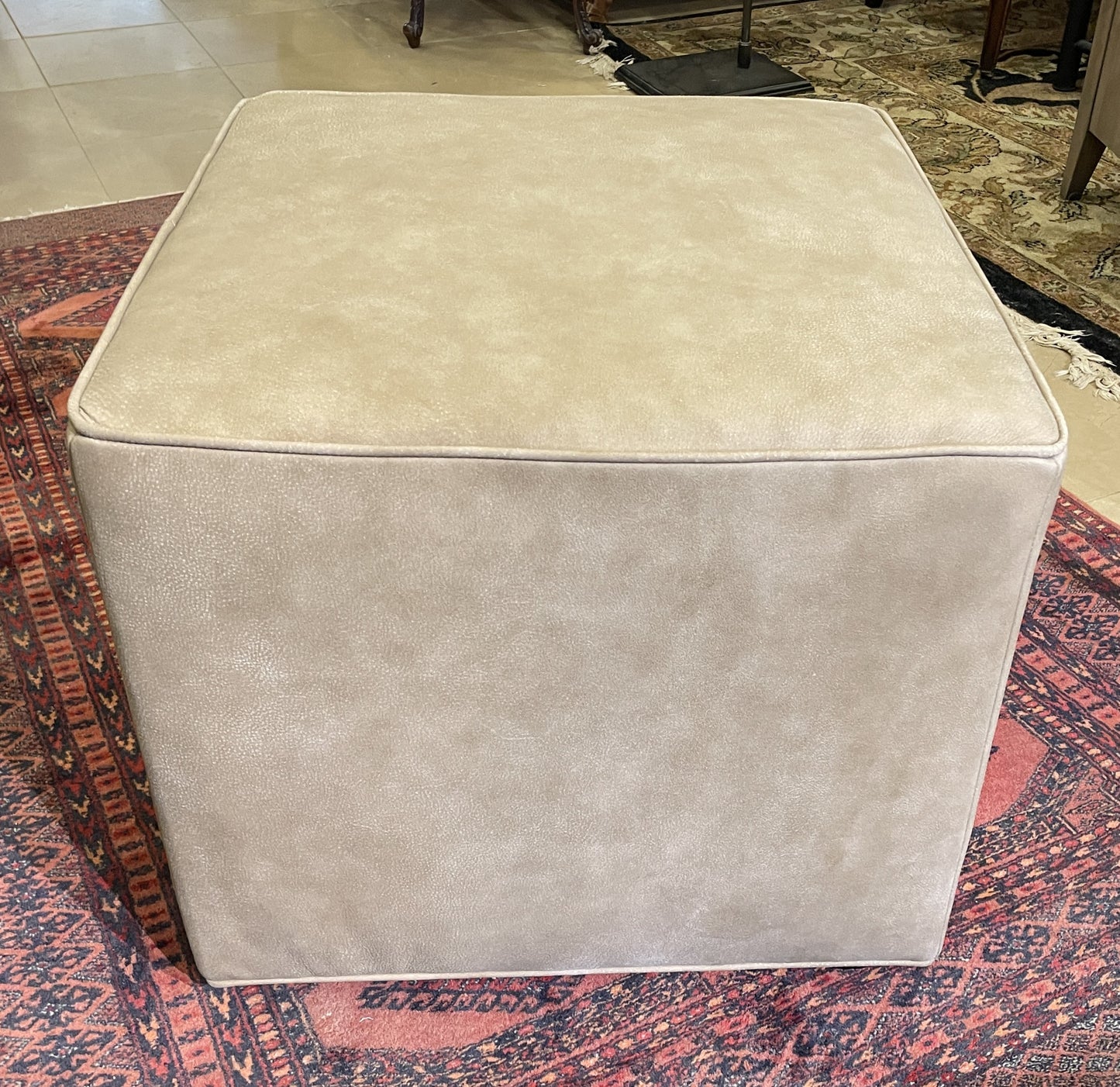 Ethan Allen Dacian Cube Ottoman in Leather (0I6005)