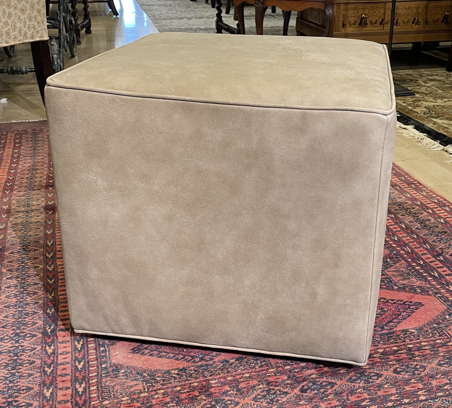 Ethan Allen Dacian Cube Ottoman in Leather (0I6005)