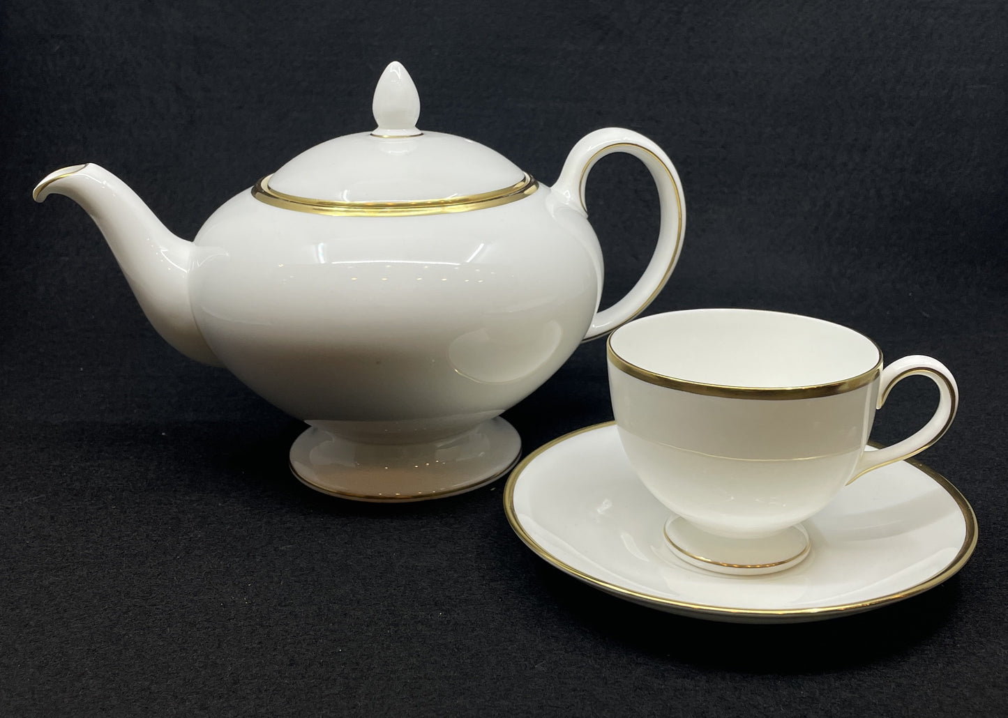 Wedgwood "California" -serving for 10 (+Extra and serving pieces) (0LN00M)