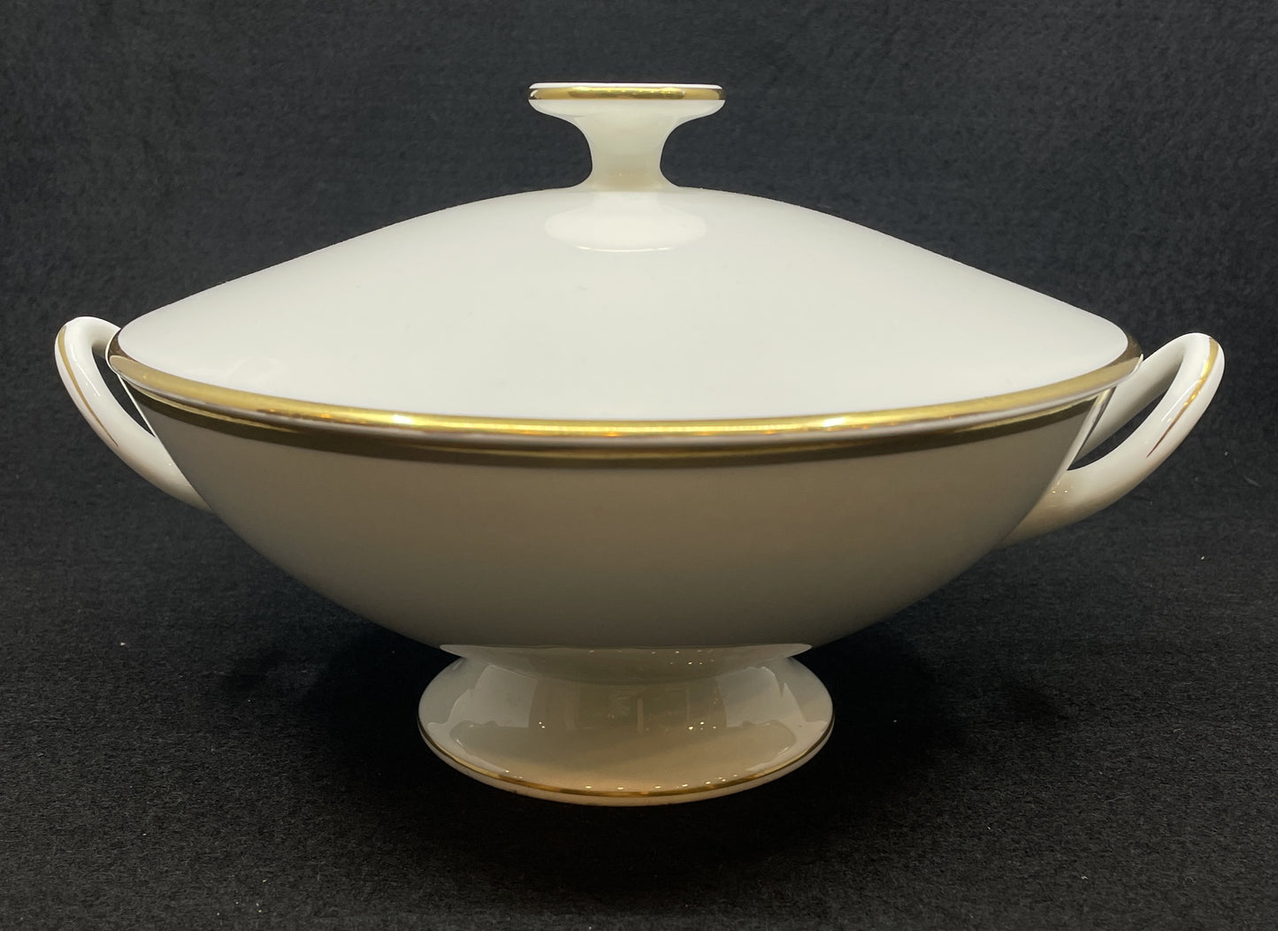 Wedgwood "California" -serving for 10 (+Extra and serving pieces) (0LN00M)
