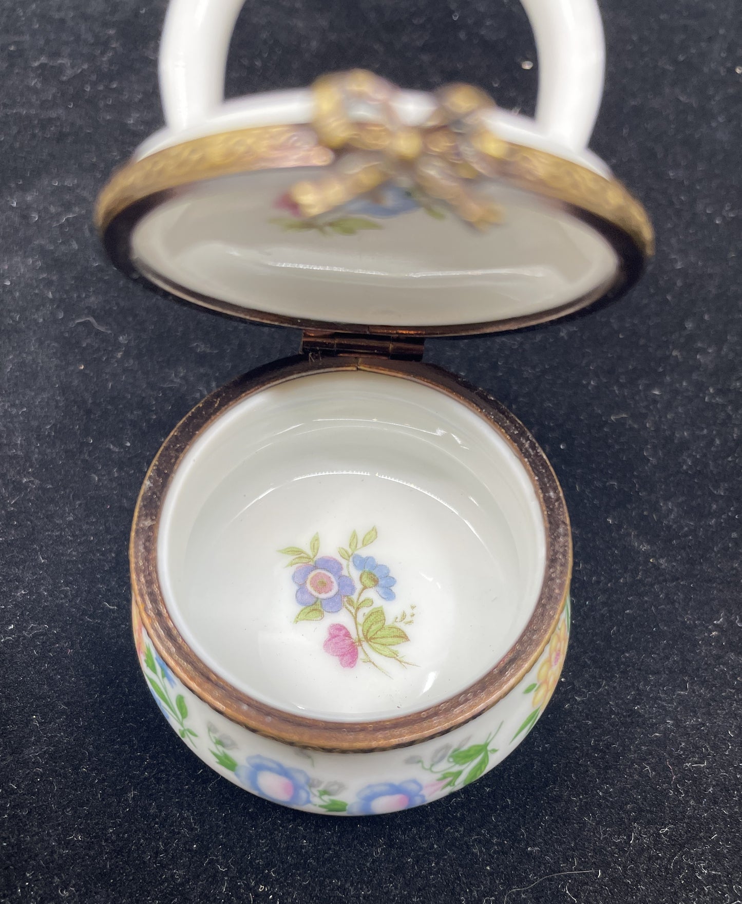 Limoges Trinket Box Floral Basket (0IB00C)