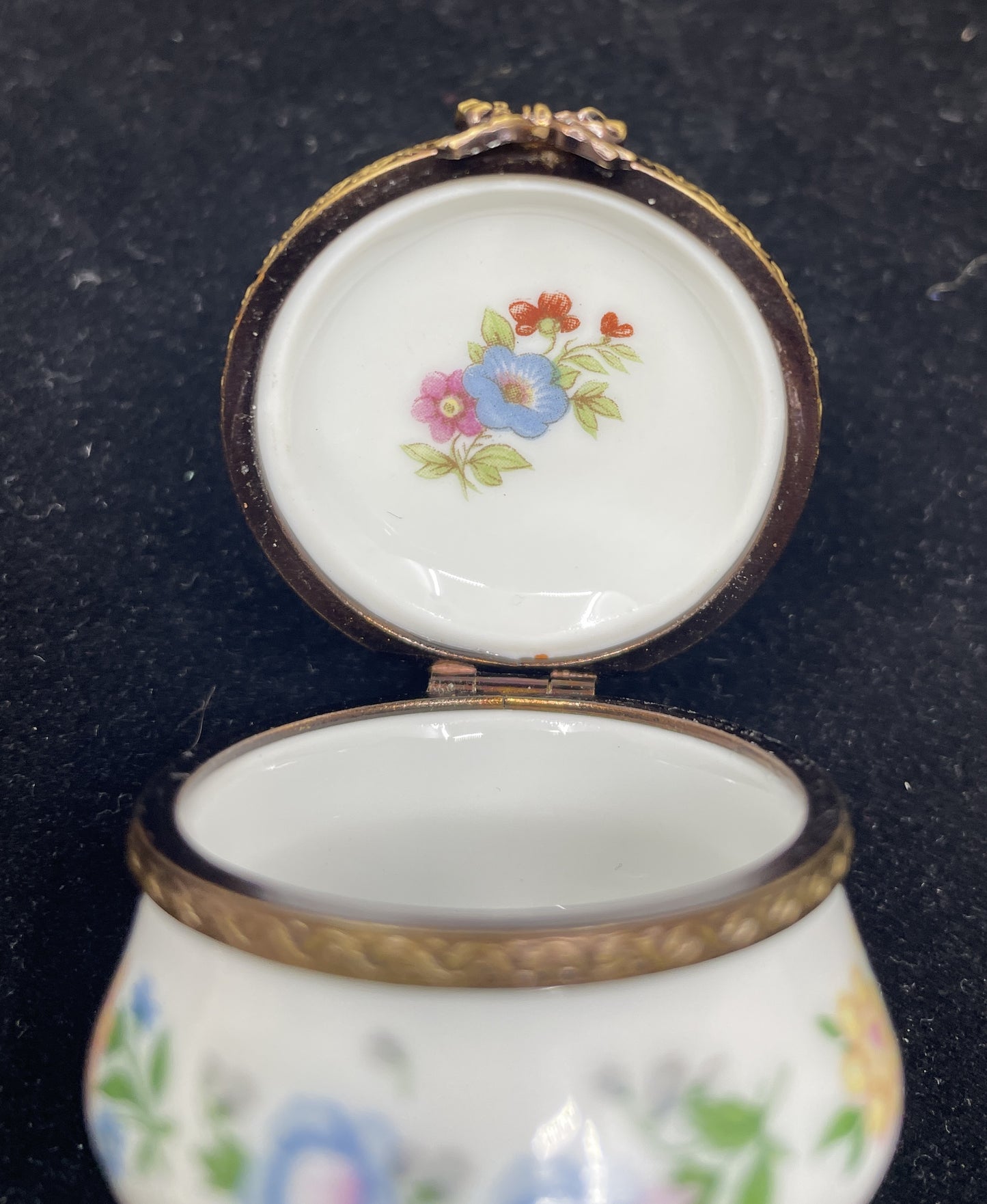 Limoges Trinket Box Floral Basket (0IB00C)