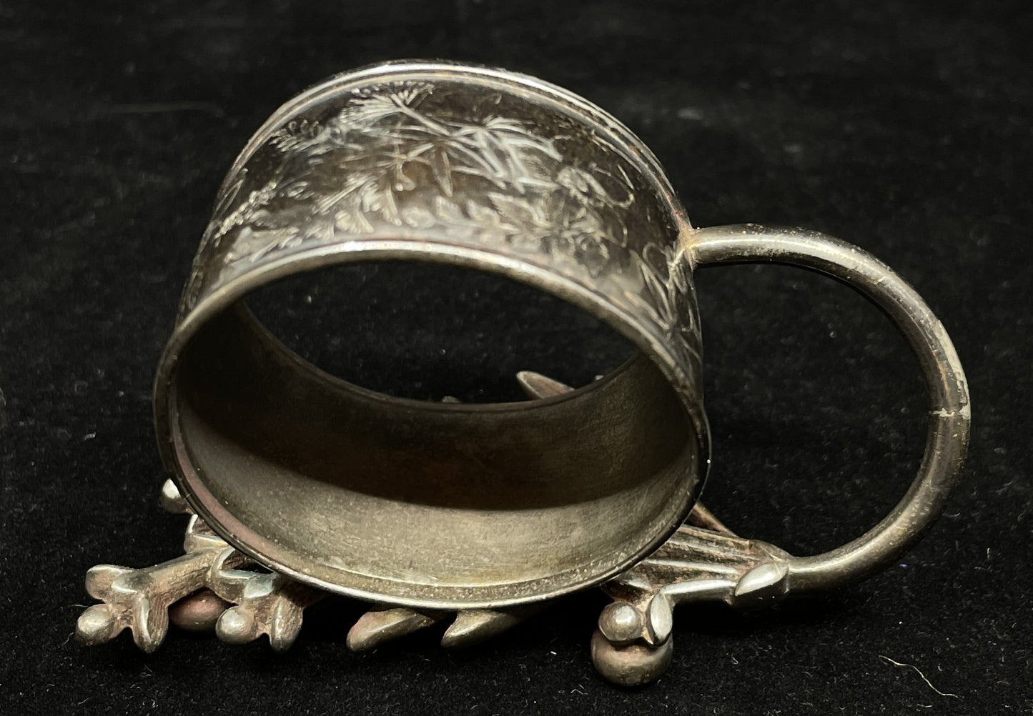 Antique Silverplate Floral Figural Napkin Ring (0IB004)