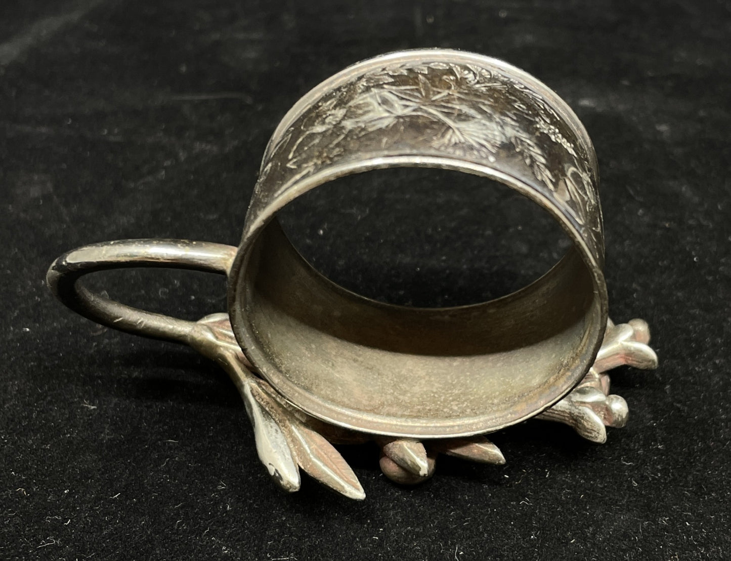 Antique Silverplate Floral Figural Napkin Ring (0IB004)
