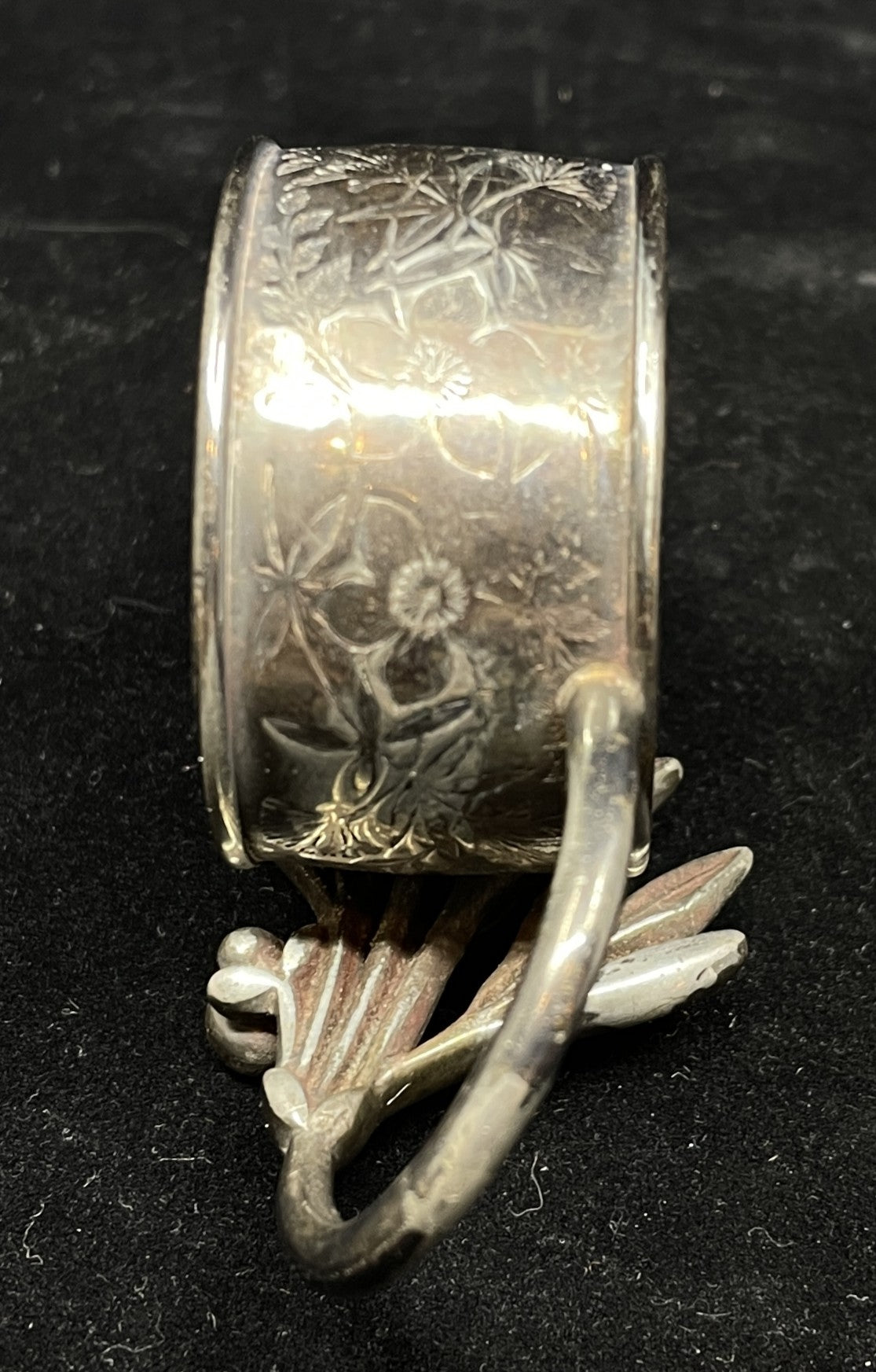Antique Silverplate Floral Figural Napkin Ring (0IB004)