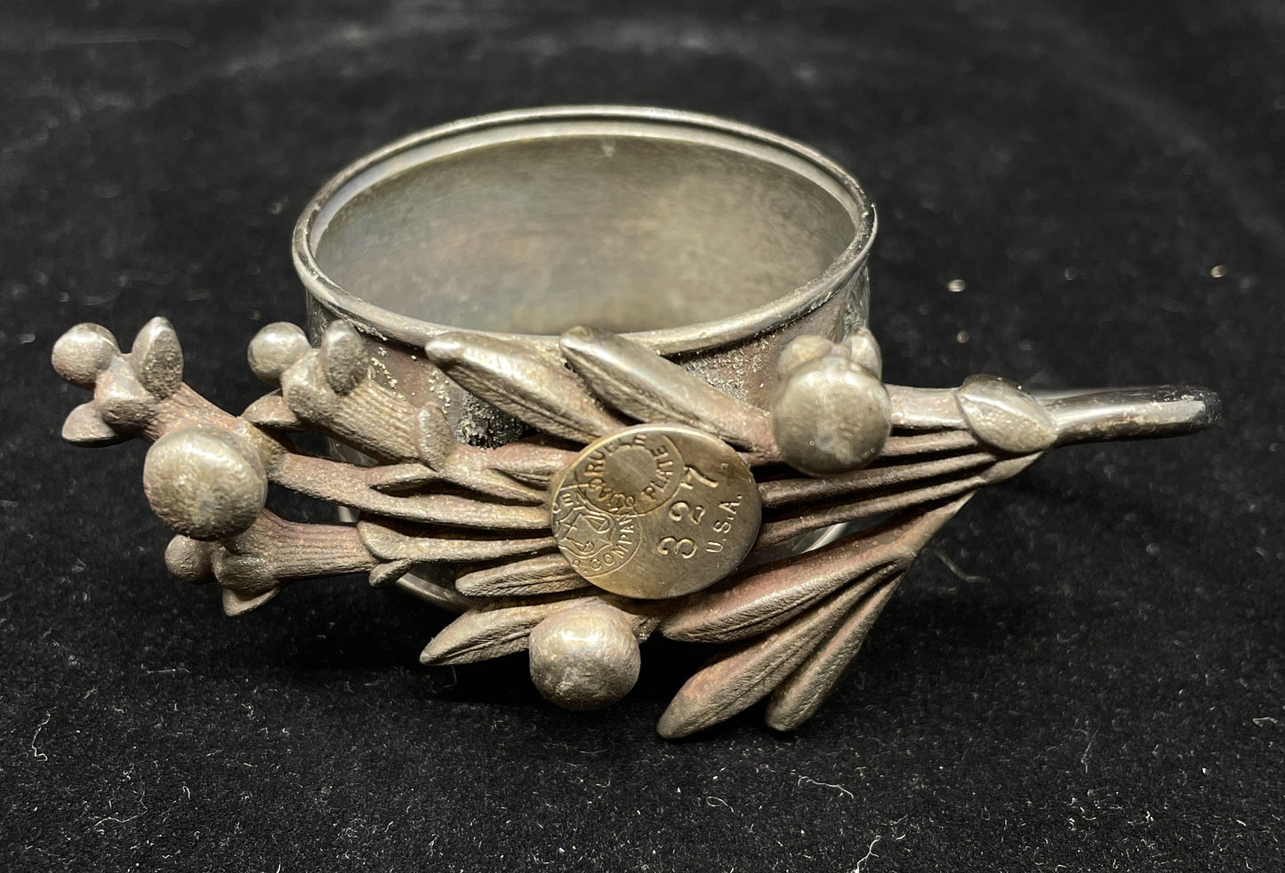 Antique Silverplate Floral Figural Napkin Ring (0IB004)