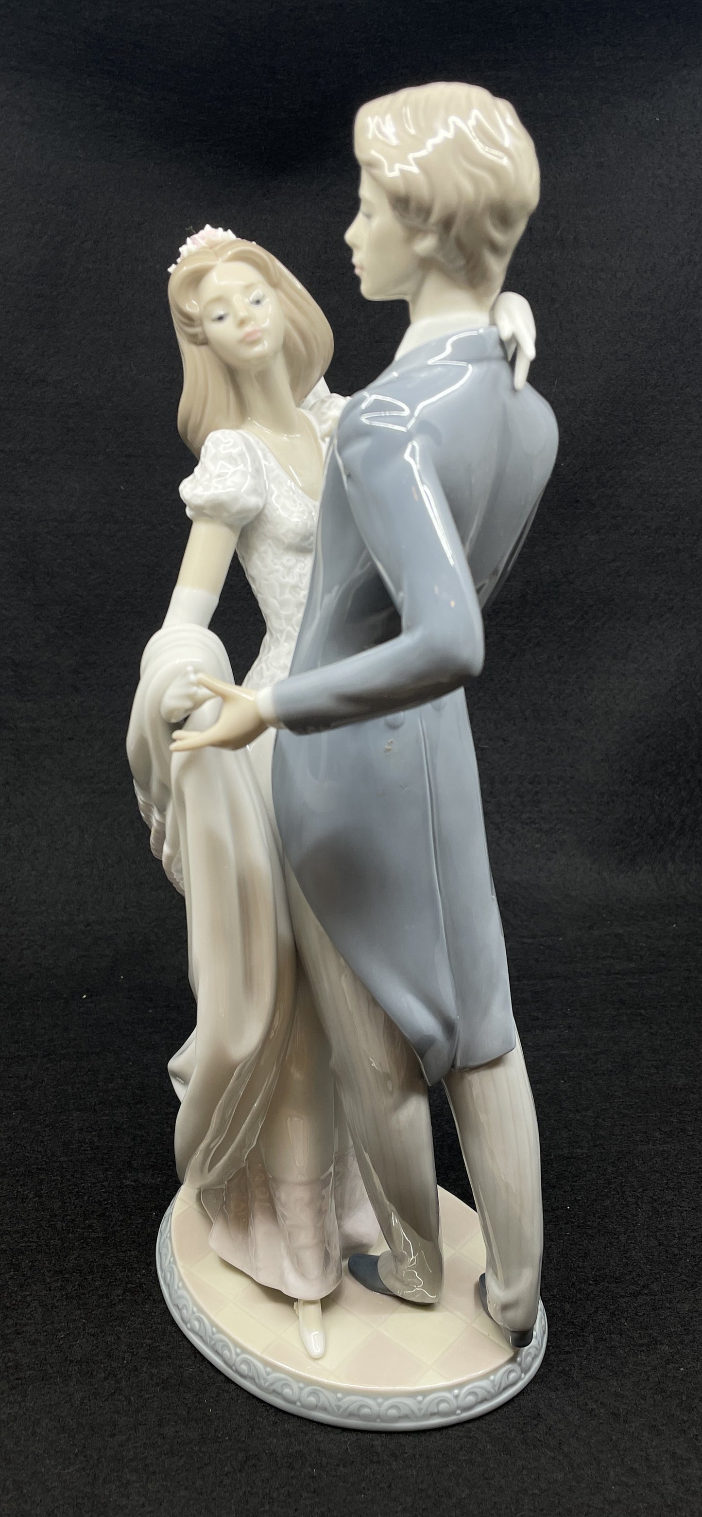 Lladro "I Love You Truely" #1528 with Box (01K001)