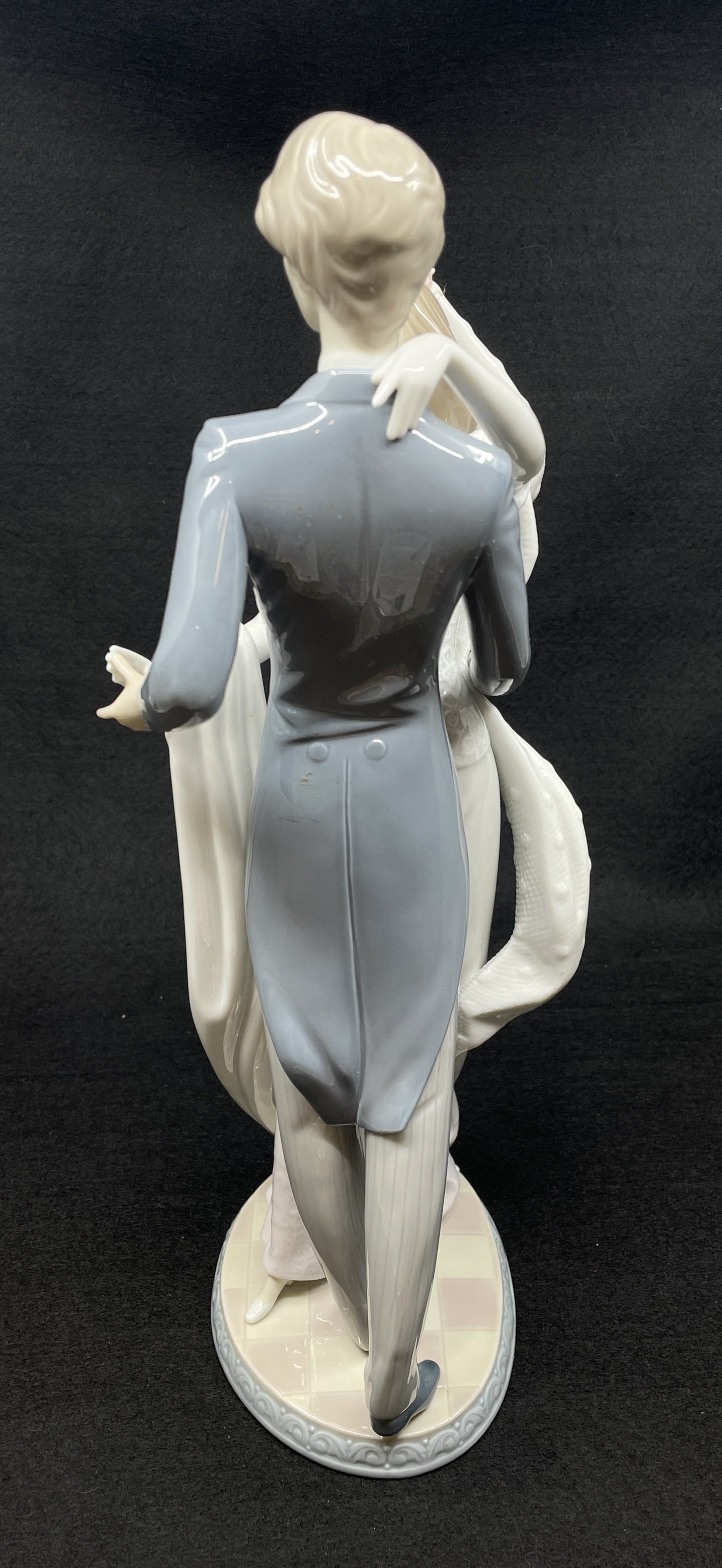 Lladro "I Love You Truely" #1528 with Box (01K001)