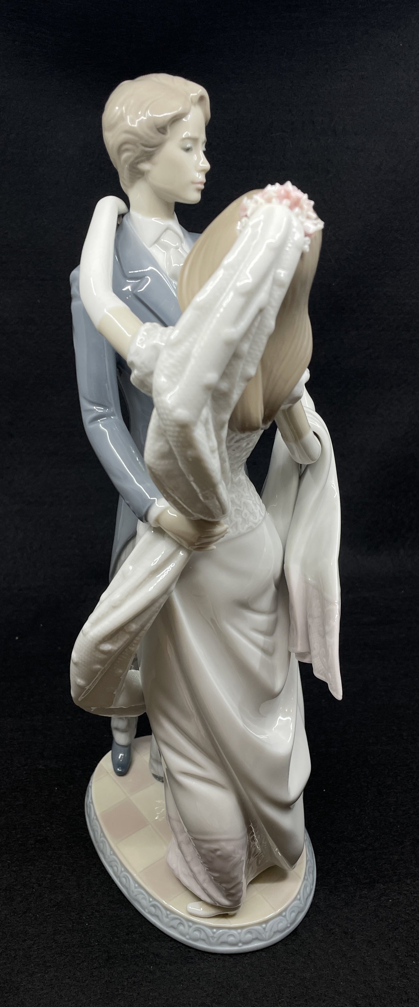 Lladro "I Love You Truely" #1528 with Box (01K001)