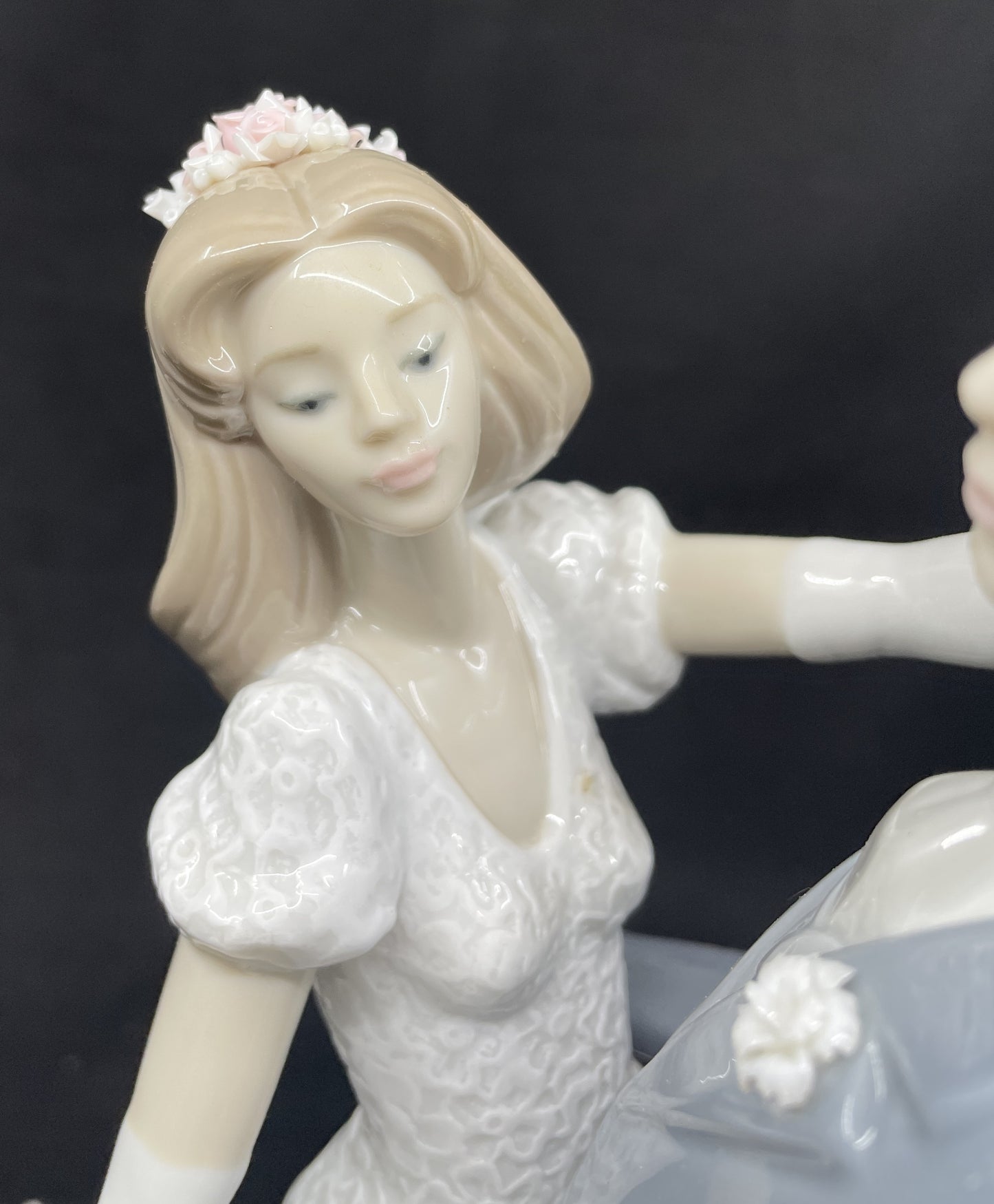 Lladro "I Love You Truely" #1528 with Box (01K001)
