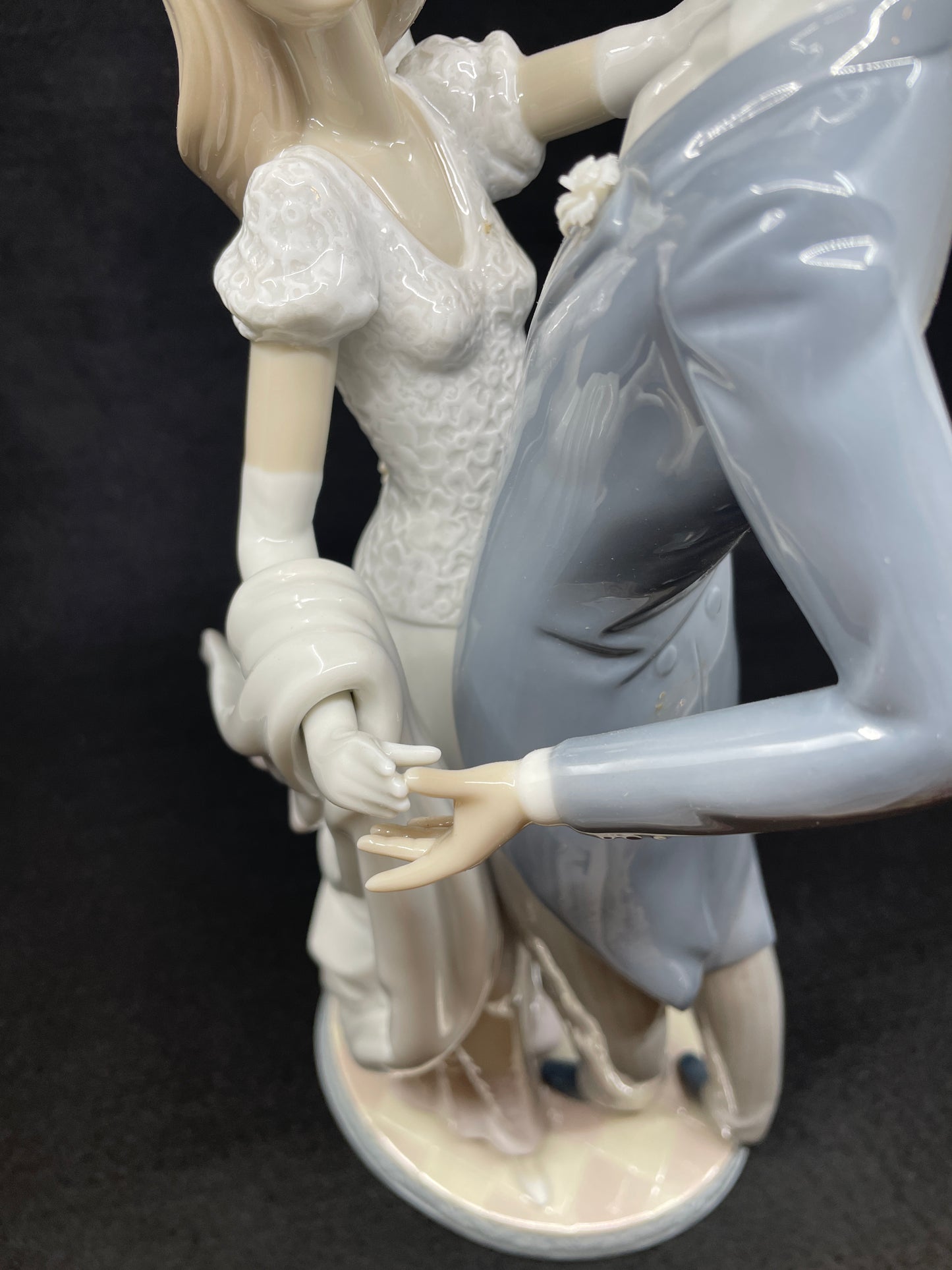 Lladro "I Love You Truely" #1528 with Box (01K001)