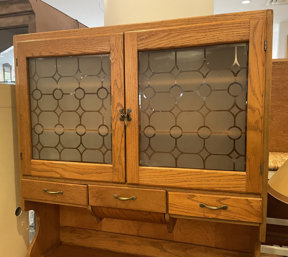 Hoosier Oak Cabinet with Frosted Glass Doors (0PU006)