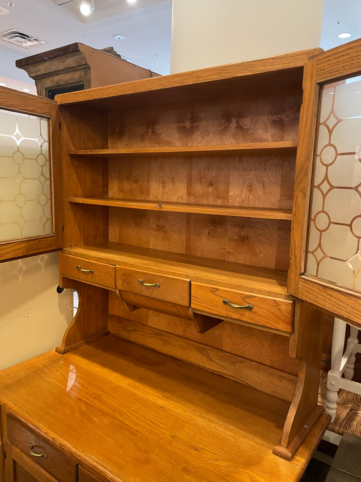 Hoosier Oak Cabinet with Frosted Glass Doors (0PU006)