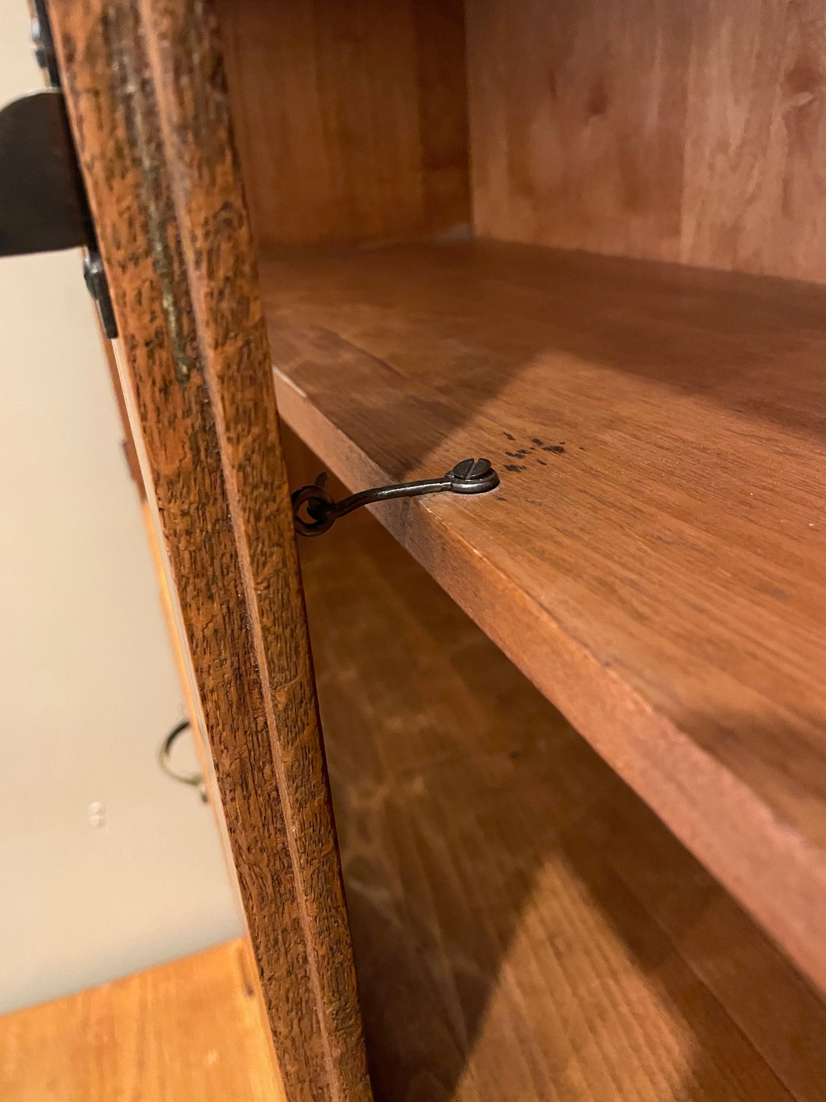 Hoosier Oak Cabinet with Frosted Glass Doors (0PU006)