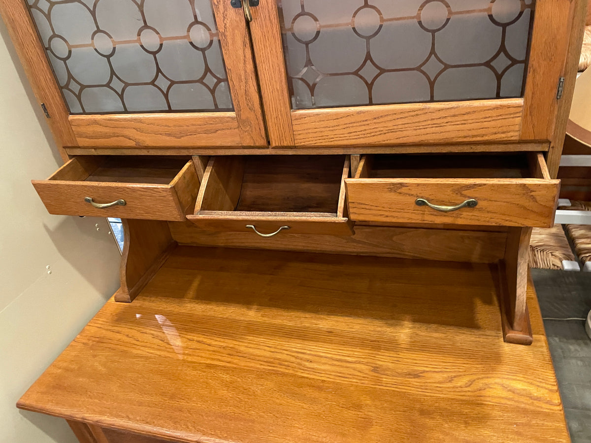 Hoosier Oak Cabinet with Frosted Glass Doors (0PU006)