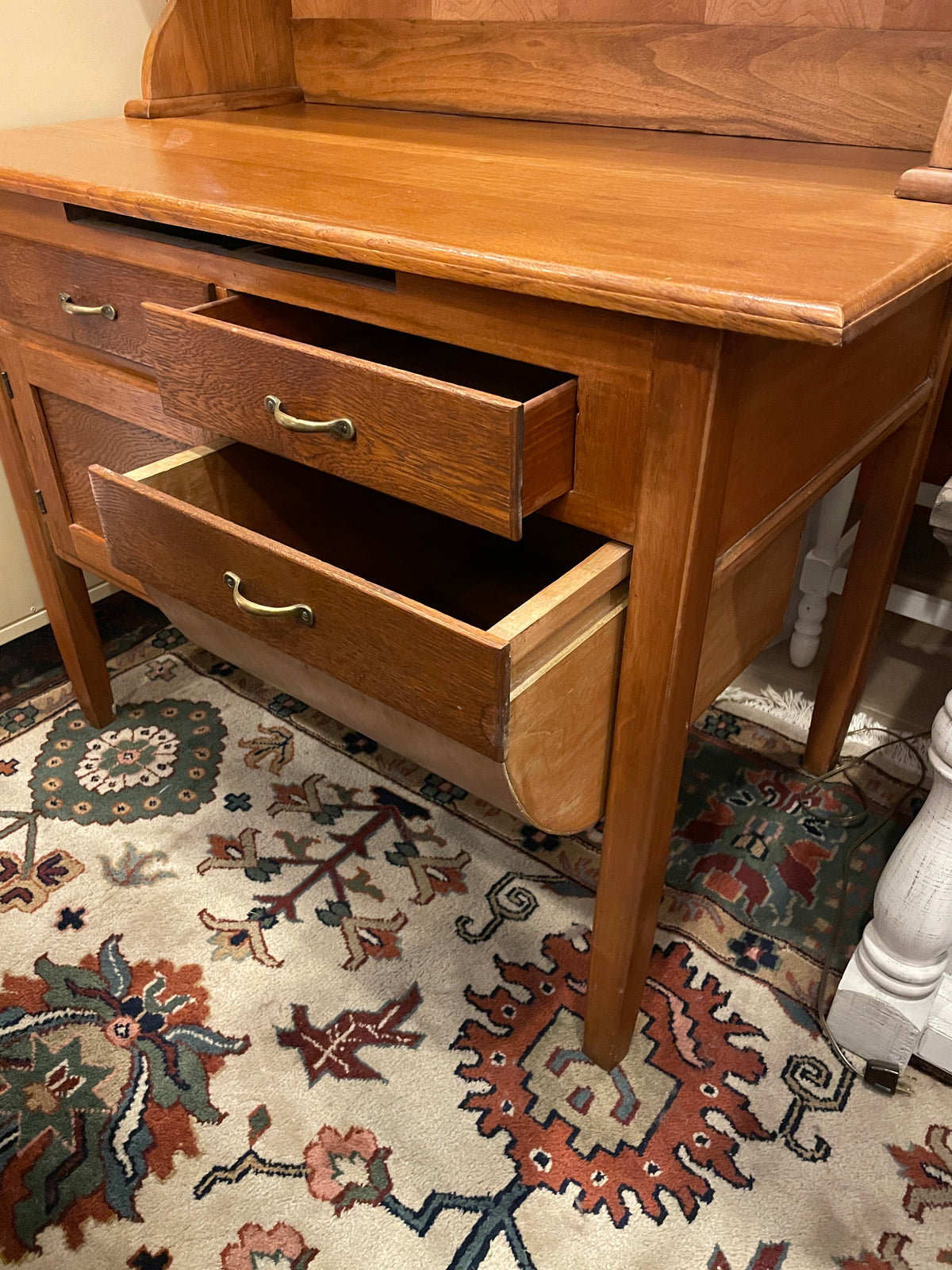 Hoosier Oak Cabinet with Frosted Glass Doors (0PU006)