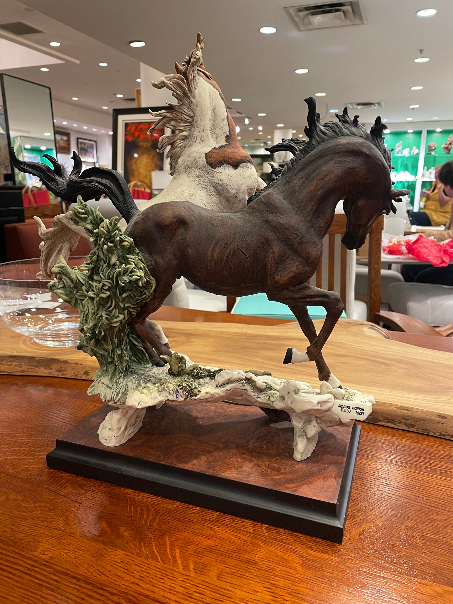 Giuseppe Armani Stallions with box (01D00U)