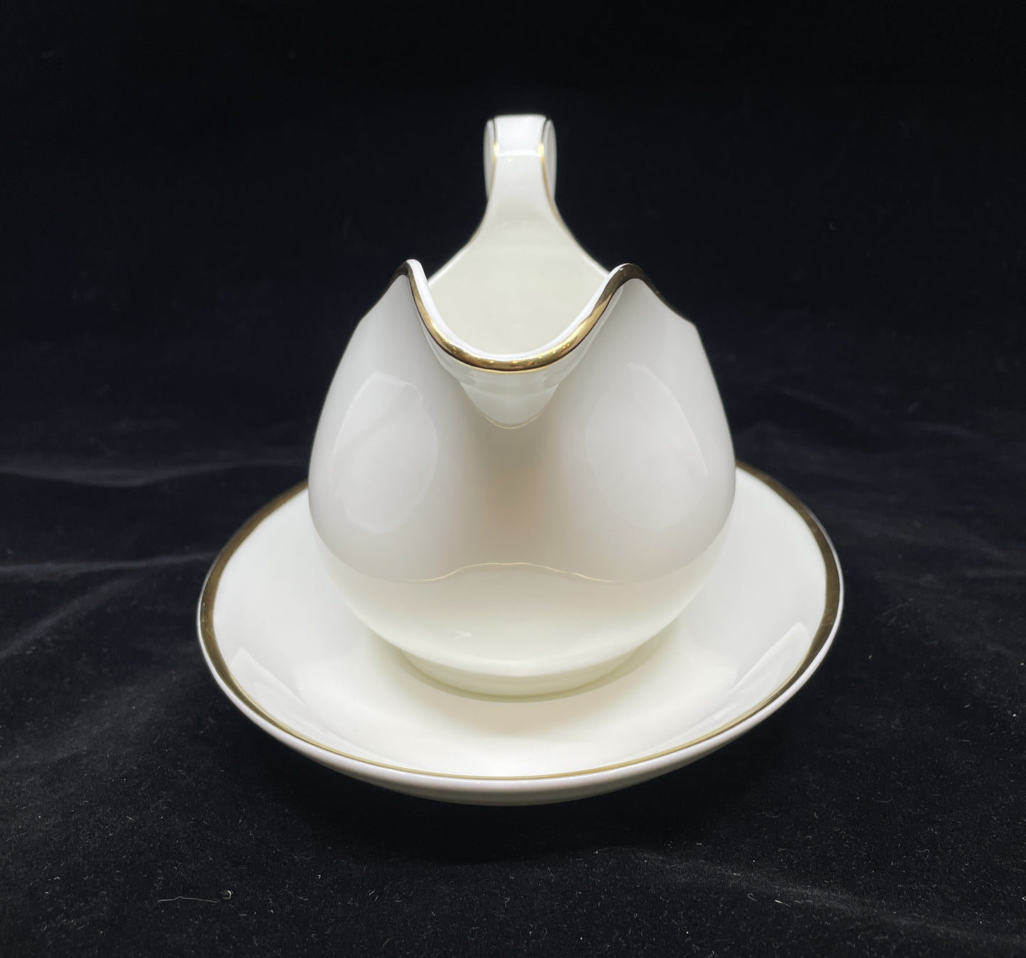 Royal Doulton "Alice" Gravy Boat (Two available) (0HP019)