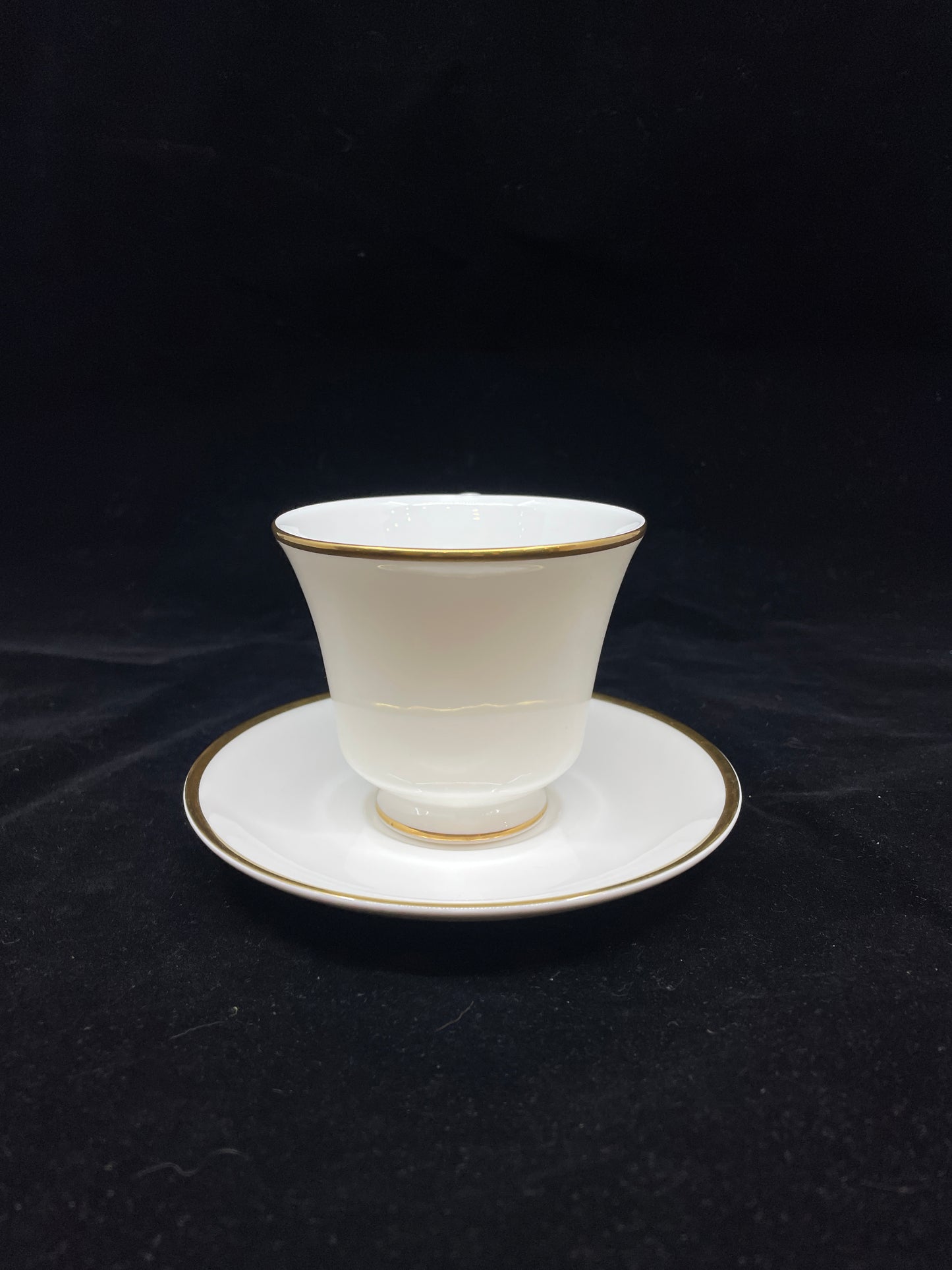 Royal Doulton "Alice" Cup and Saucer (Twelve available) (0HP01C)