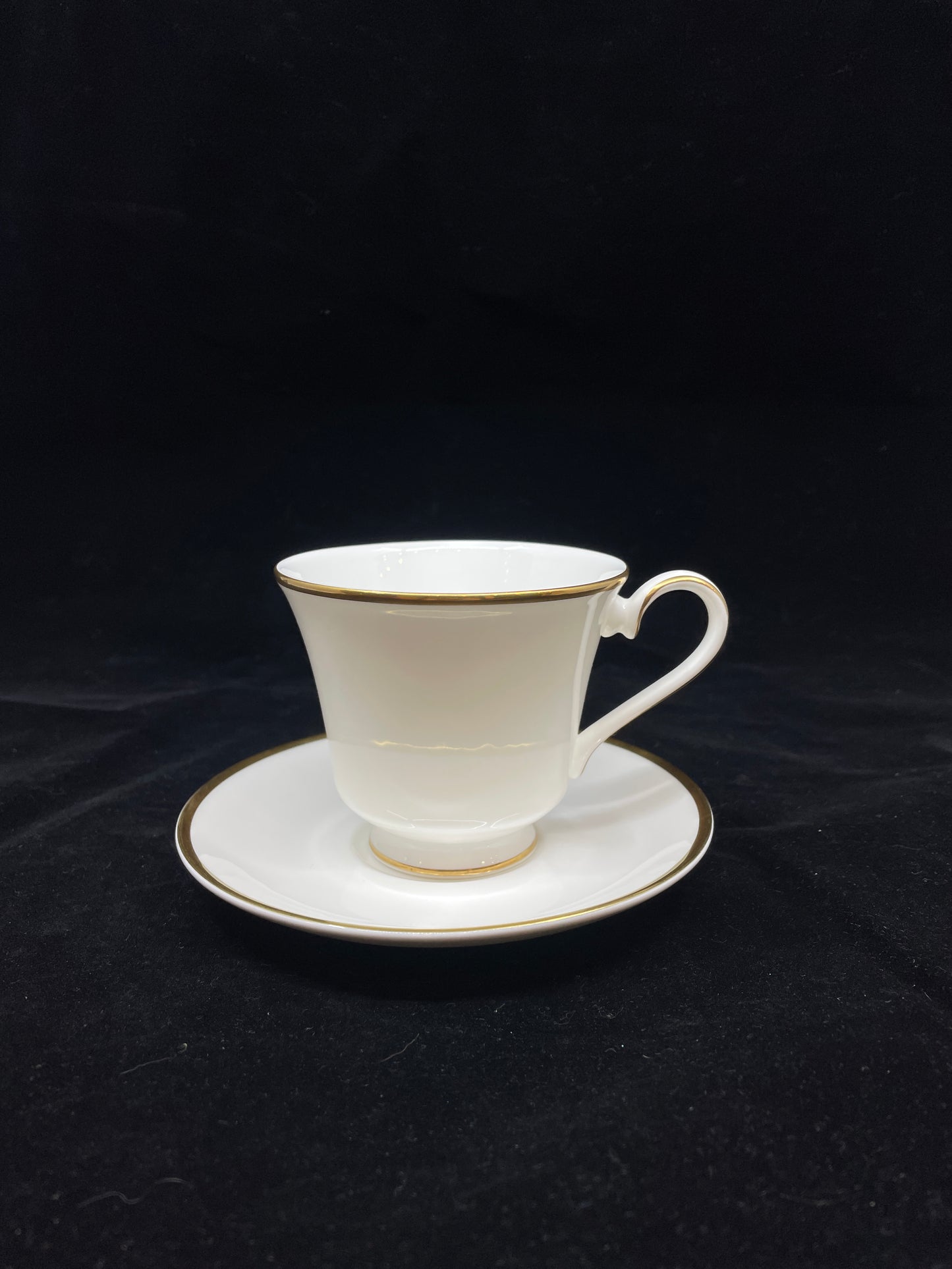 Royal Doulton "Alice" Cup and Saucer (Twelve available) (0HP01C)