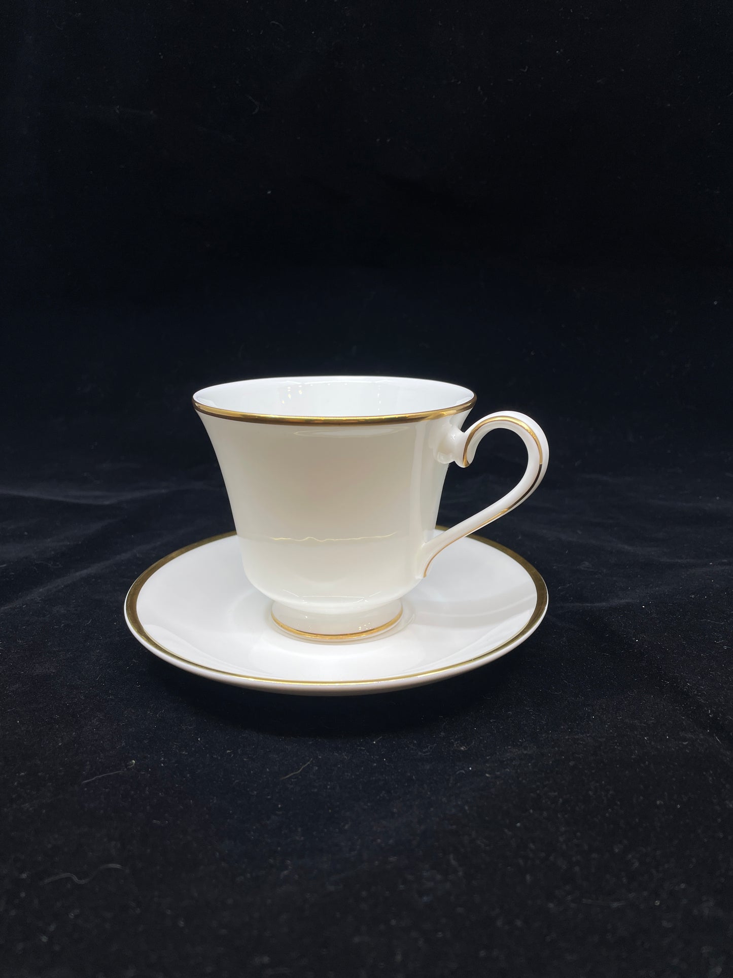 Royal Doulton "Alice" Cup and Saucer (Twelve available) (0HP01C)