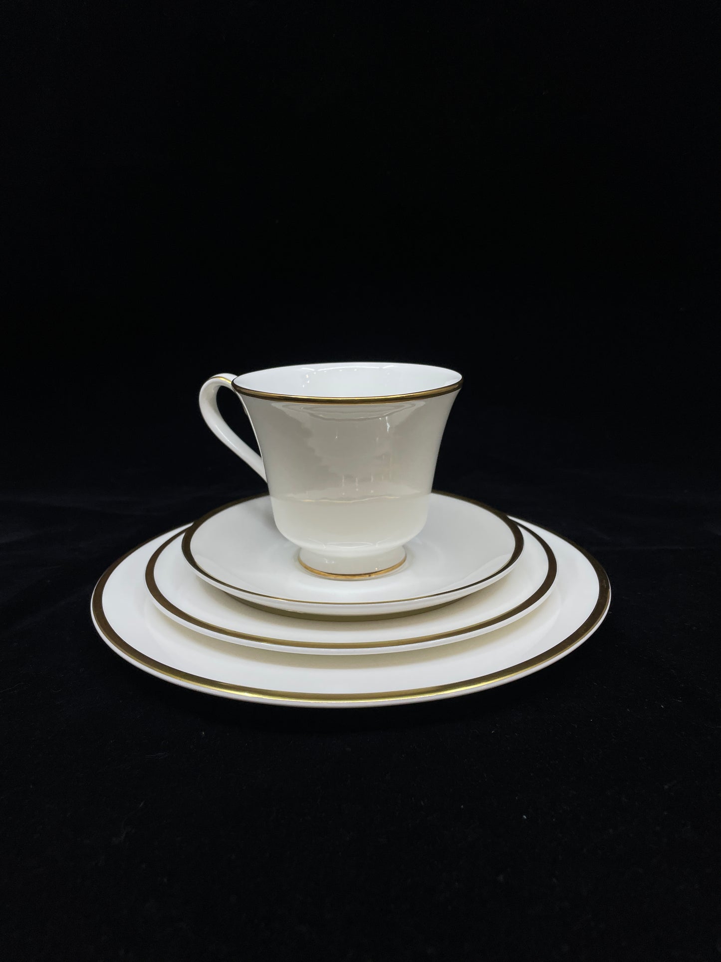 Royal Doulton "Alice" 12pc placesetting, 6pc each (0HP018)