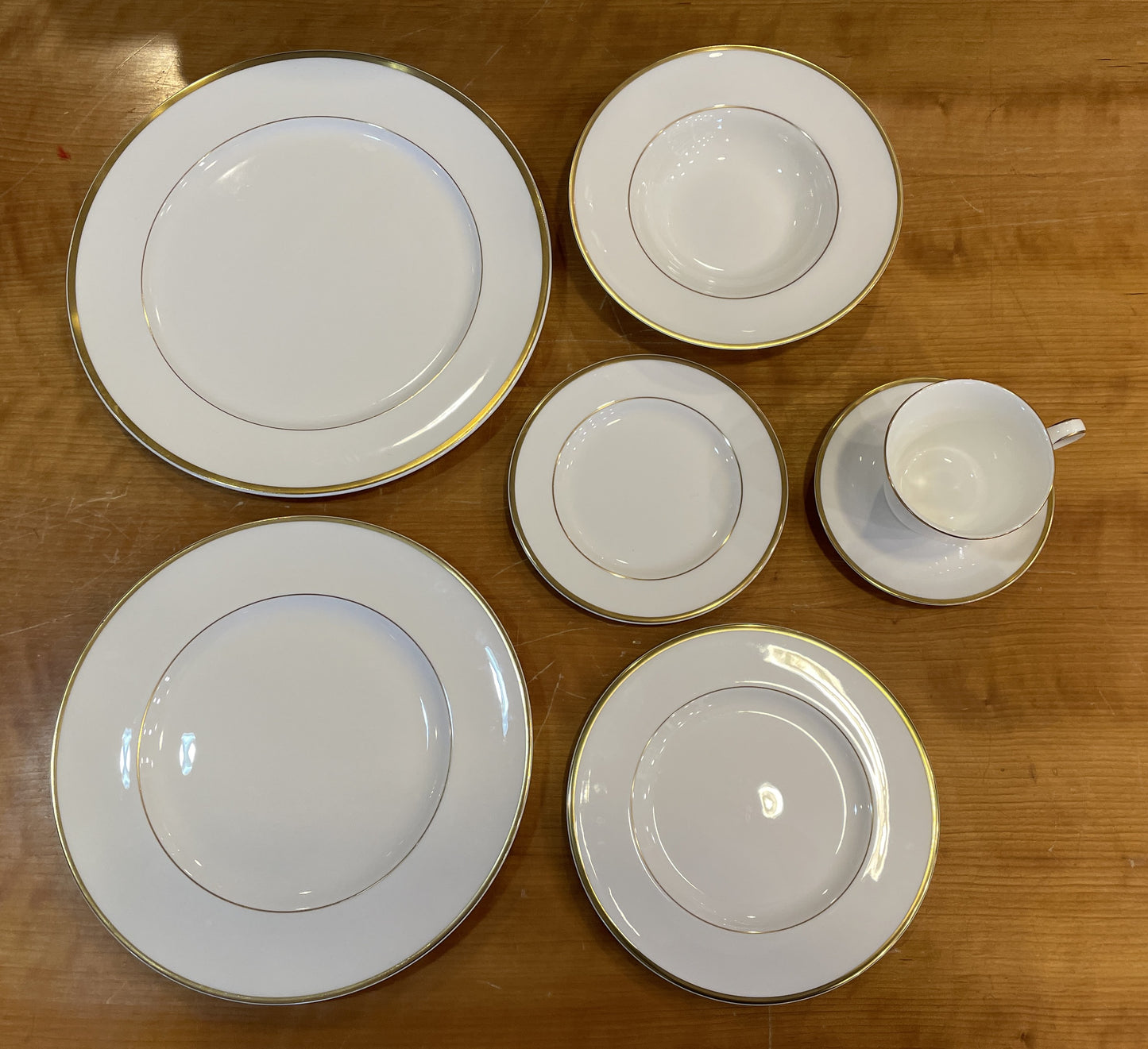 Royal Doulton "Alice" 12pc placesetting, 6pc each (0HP018)
