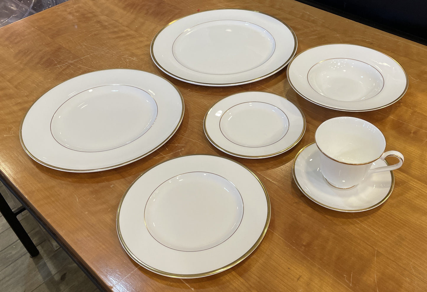 Royal Doulton "Alice" 12pc placesetting, 6pc each (0HP018)