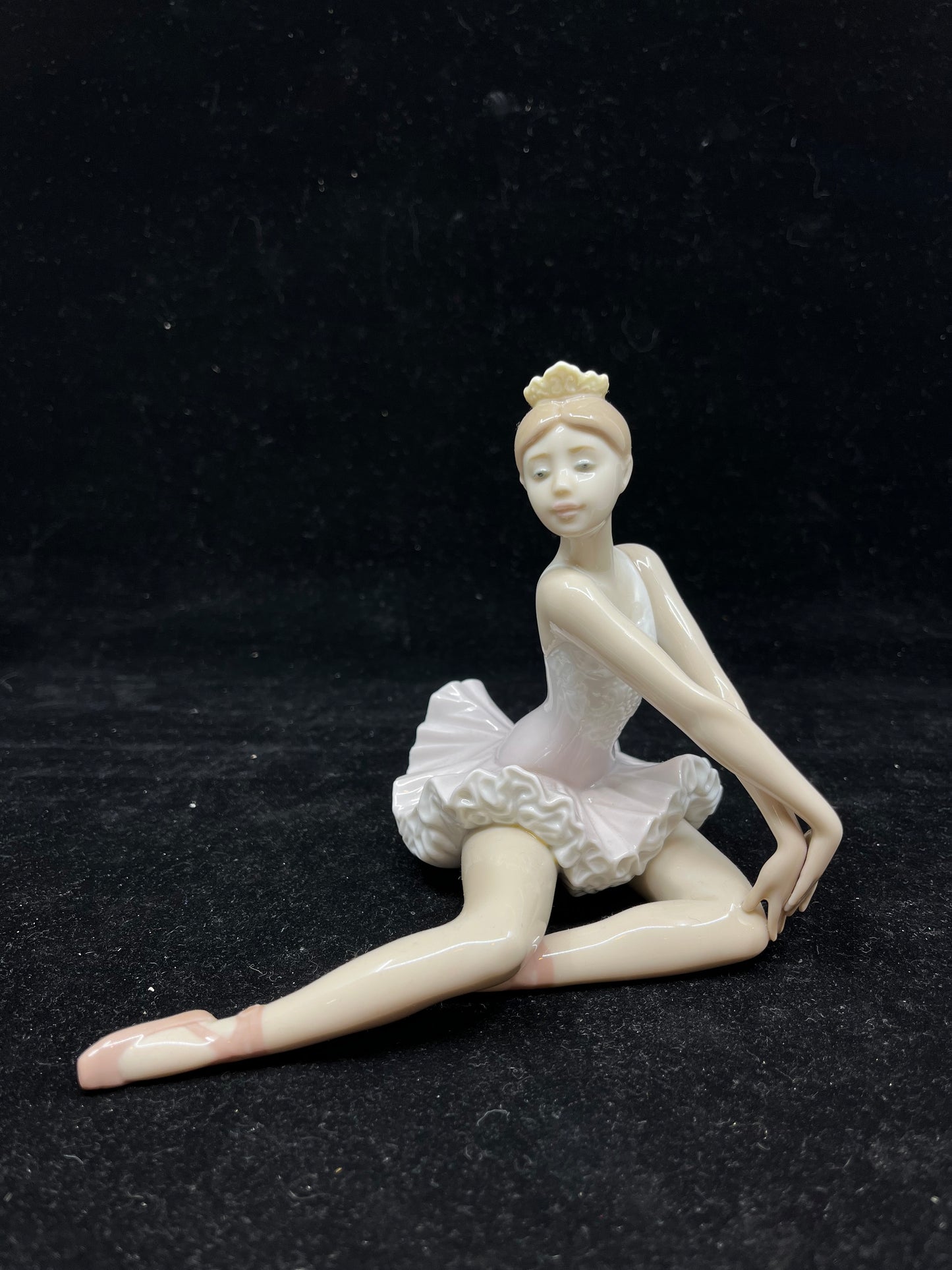 Lladro Ballerina Sitting (24083)