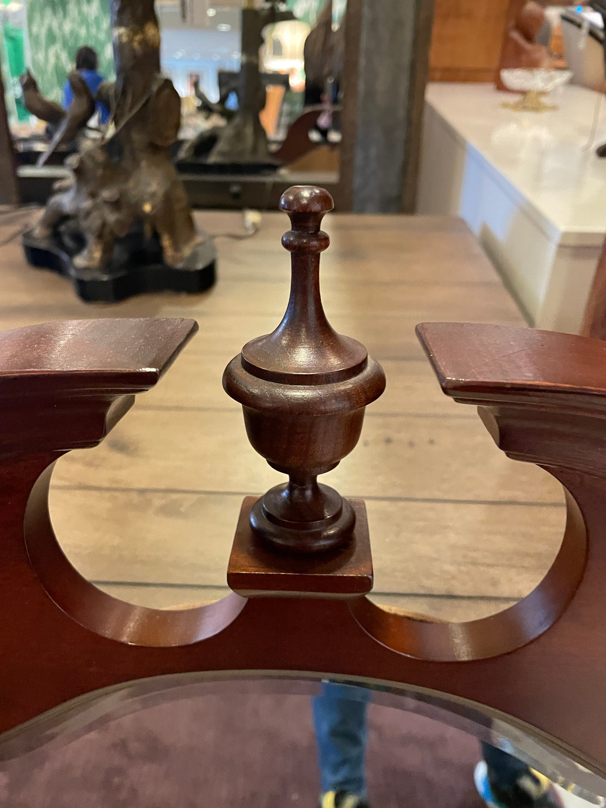 Chippendale Narrow Mirror with Finial (0Q0006)