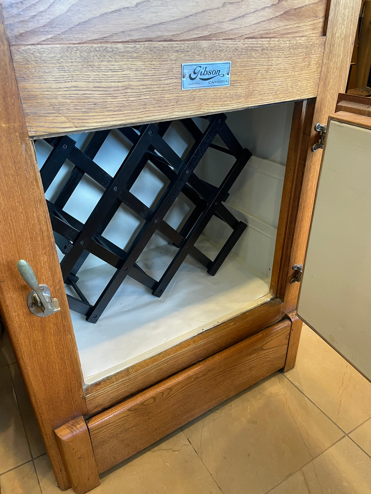 Gibson Cambria Antique Icebox Wine Cooler (0Q0007)